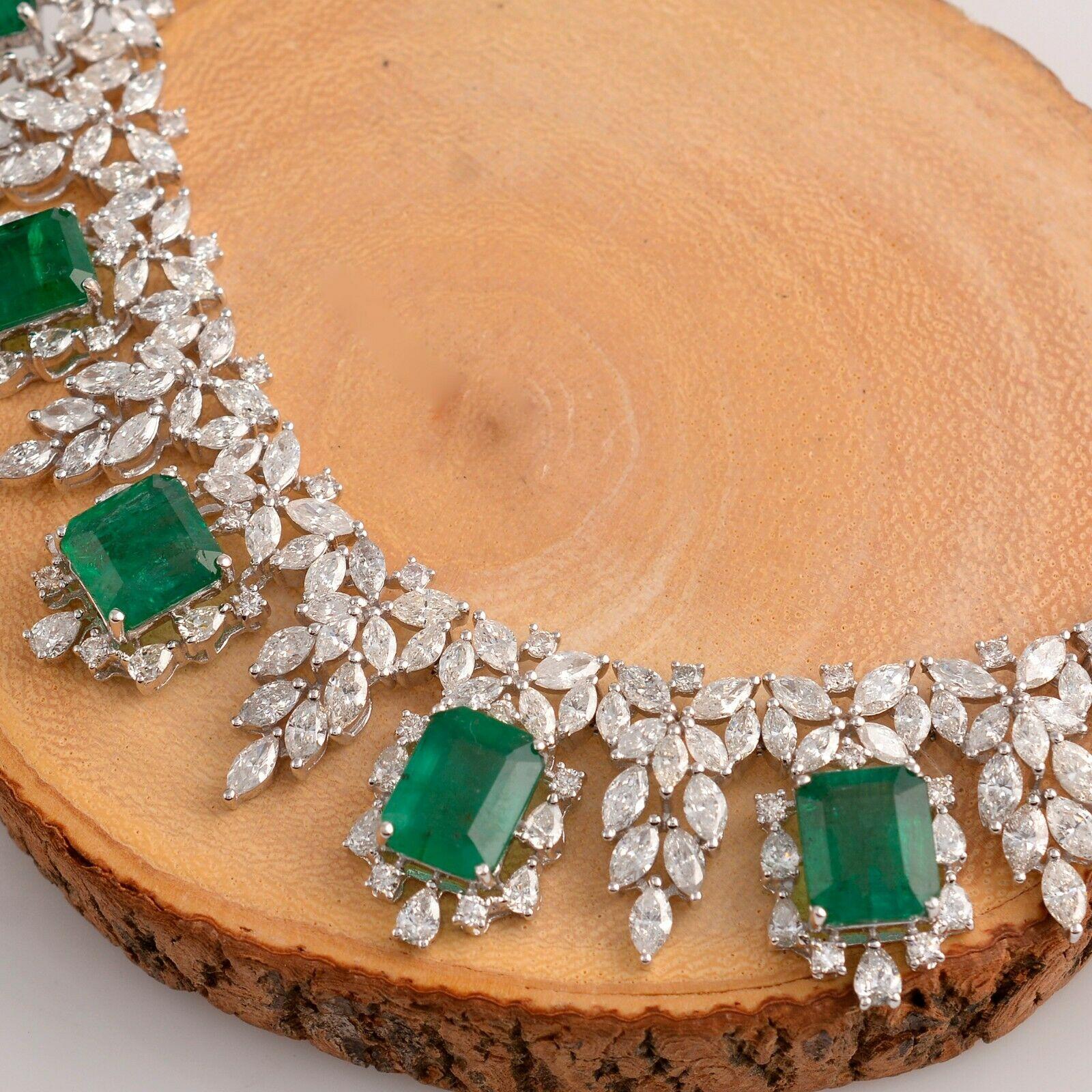 Fabriqué en or blanc 14 carats, ce collier exquis est serti à la main de 26,61 carats d'émeraudes et de 21,0 carats de diamants étincelants. 

Suivez la vitrine de MEGHNA JEWELS pour découvrir la dernière collection et les pièces exclusives. MEGHNA