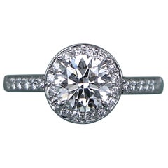 26611 Anillo de compromiso de Tiffany & Co. «Embrace» de platino con un diamante de 1,03 ct, G, VVS2, con montura halo