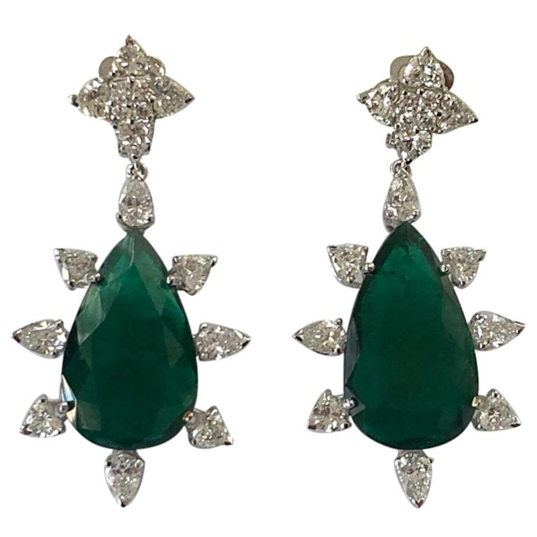 IMPORTANT 26.62 Carat Natural Colombian Pear Shape Emerald and Diamond Earring