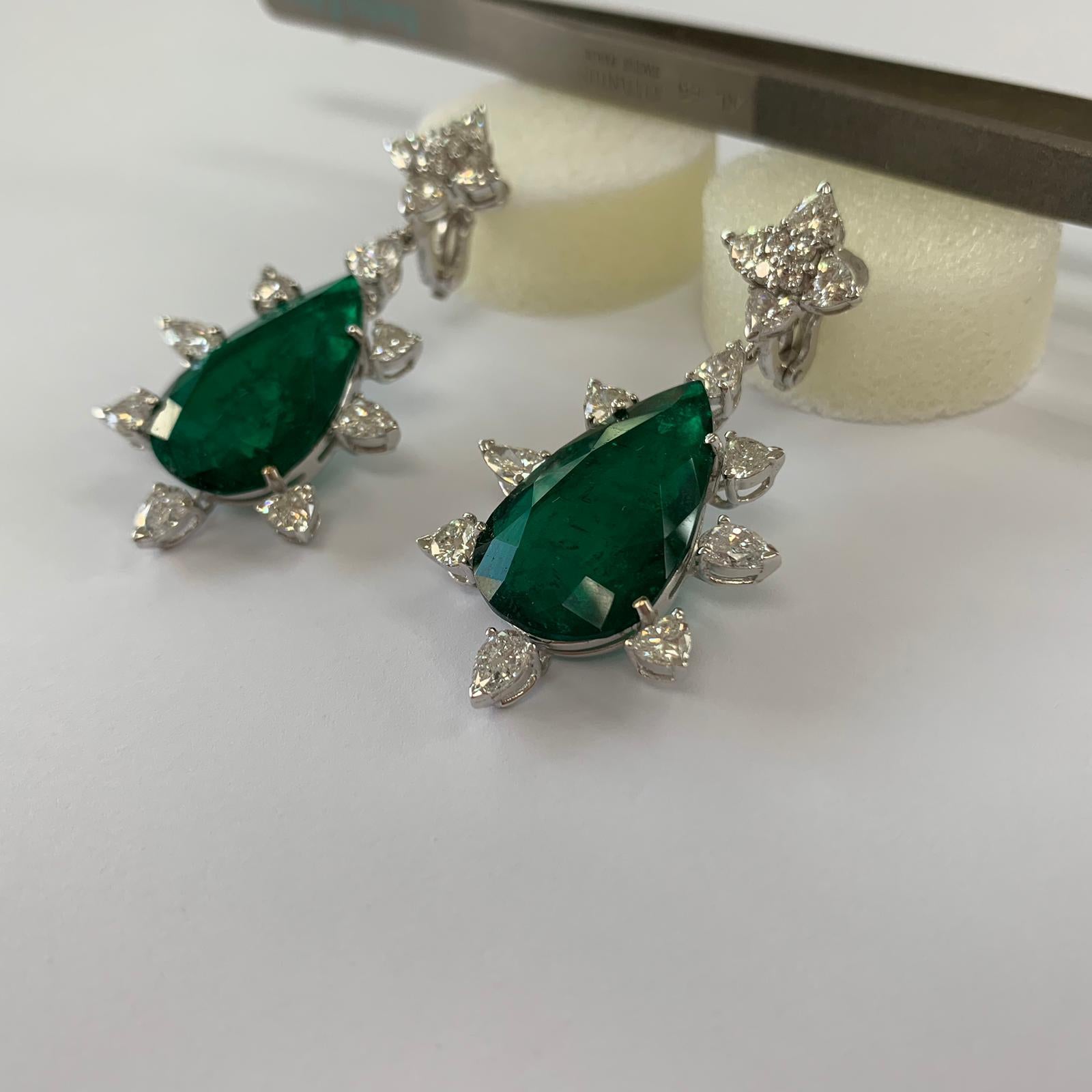 Women's or Men's IMPORTANT 26.62 Carat Natural Colombian Pear Shape Emerald and Diamond Earring