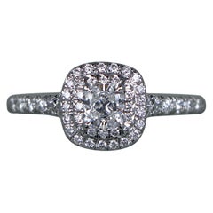 26655 Anillo de compromiso de Tiffany & Co. Soleste con un diamante de 0,37 D, VS2, talla cojín y doble halo
