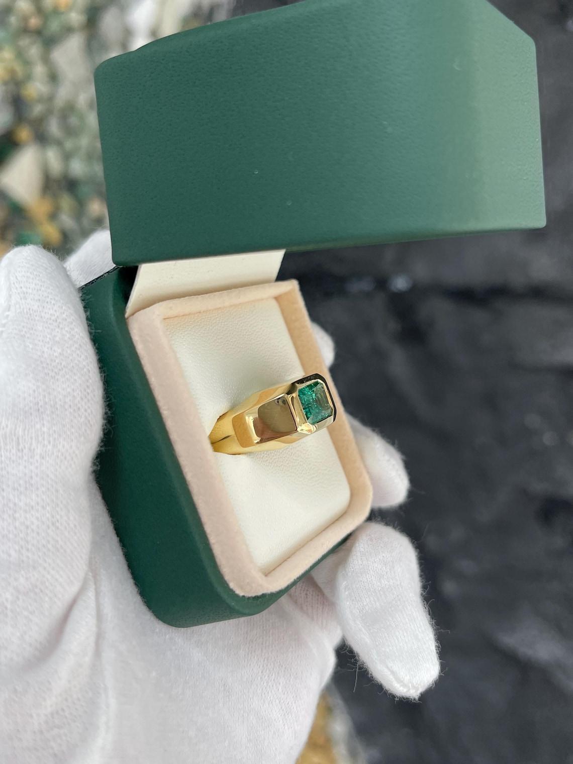 2,66 Karat natürlicher Smaragdschliff Bluish Green Lünette Set Herren Solitär Ring im Zustand „Neu“ im Angebot in Jupiter, FL