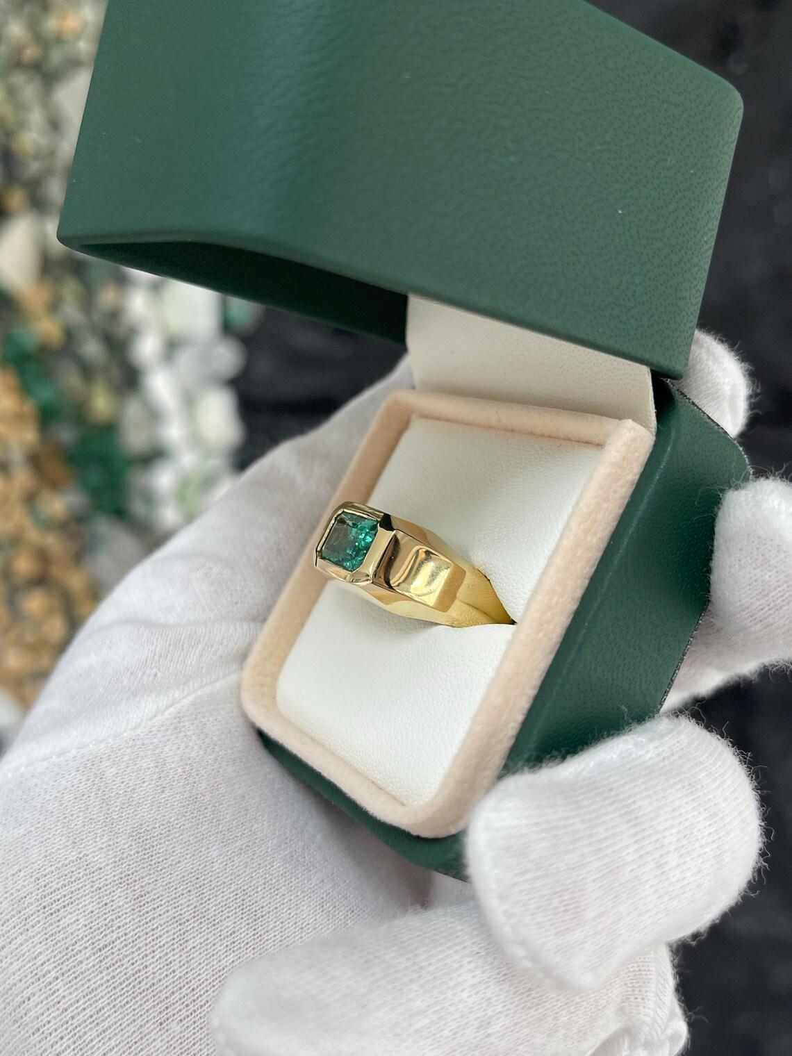 2,66 Karat natürlicher Smaragdschliff Bluish Green Lünette Set Herren Solitär Ring im Angebot 1