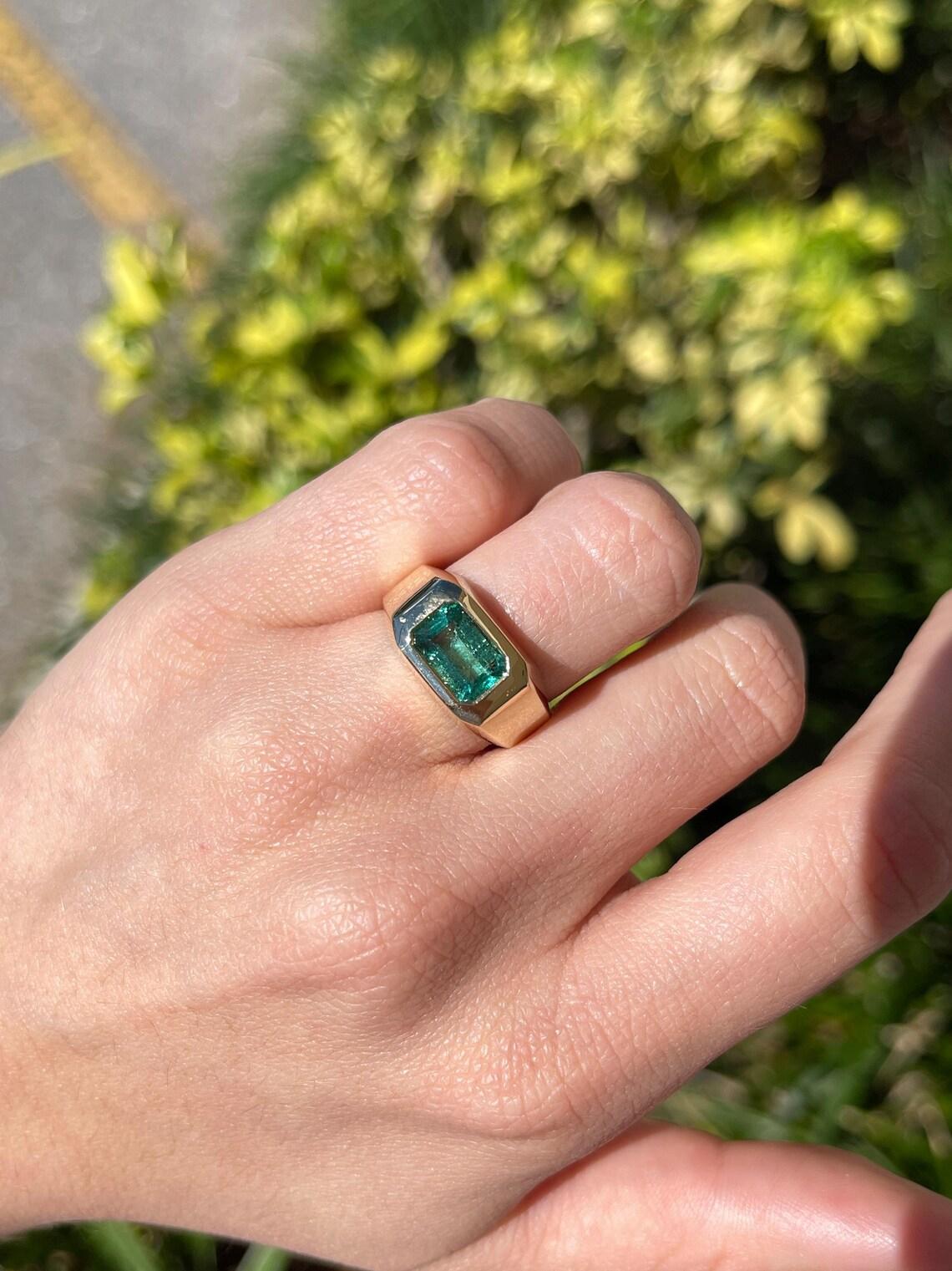 2,66 Karat natürlicher Smaragdschliff Bluish Green Lünette Set Herren Solitär Ring im Angebot 2