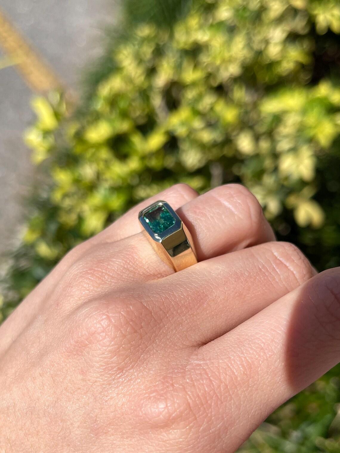 2,66 Karat natürlicher Smaragdschliff Bluish Green Lünette Set Herren Solitär Ring im Angebot 3