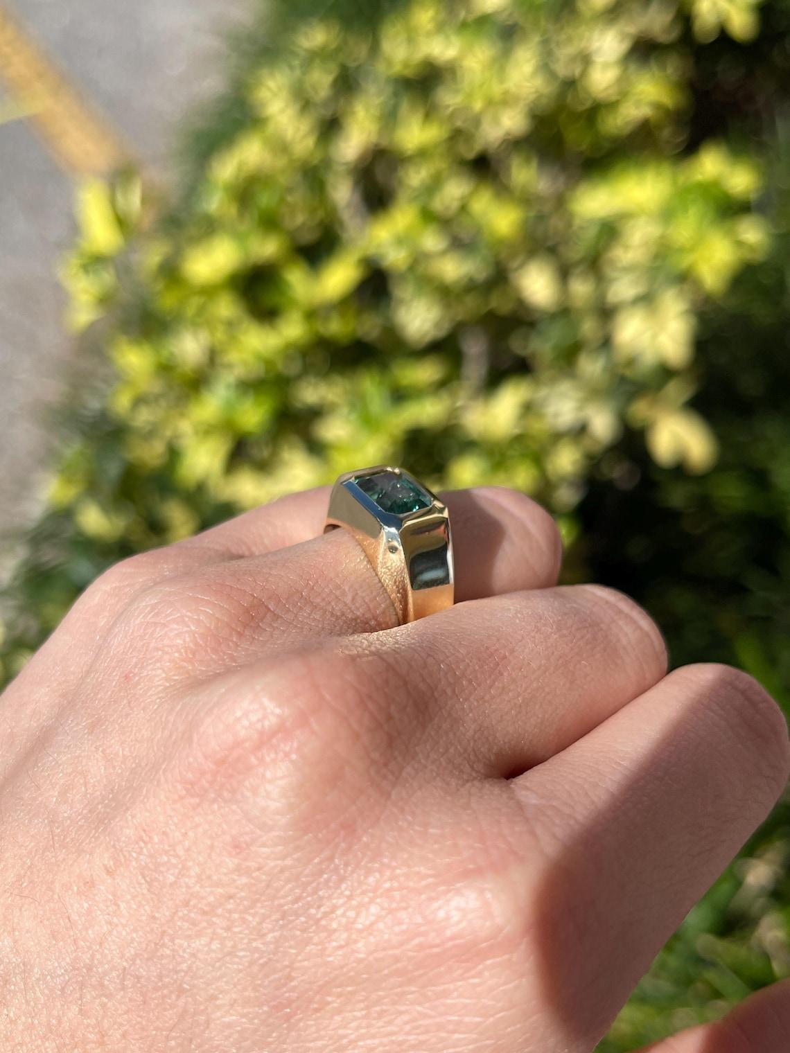 2,66 Karat natürlicher Smaragdschliff Bluish Green Lünette Set Herren Solitär Ring im Angebot 4
