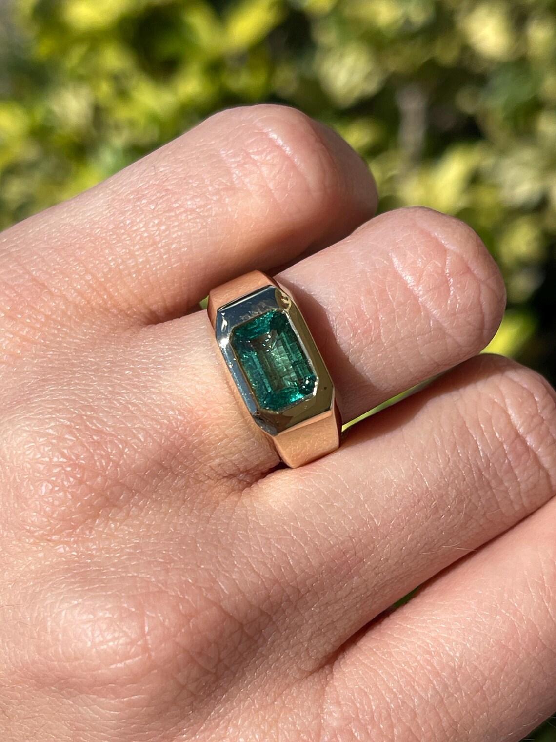 2,66 Karat natürlicher Smaragdschliff Bluish Green Lünette Set Herren Solitär Ring im Angebot 5