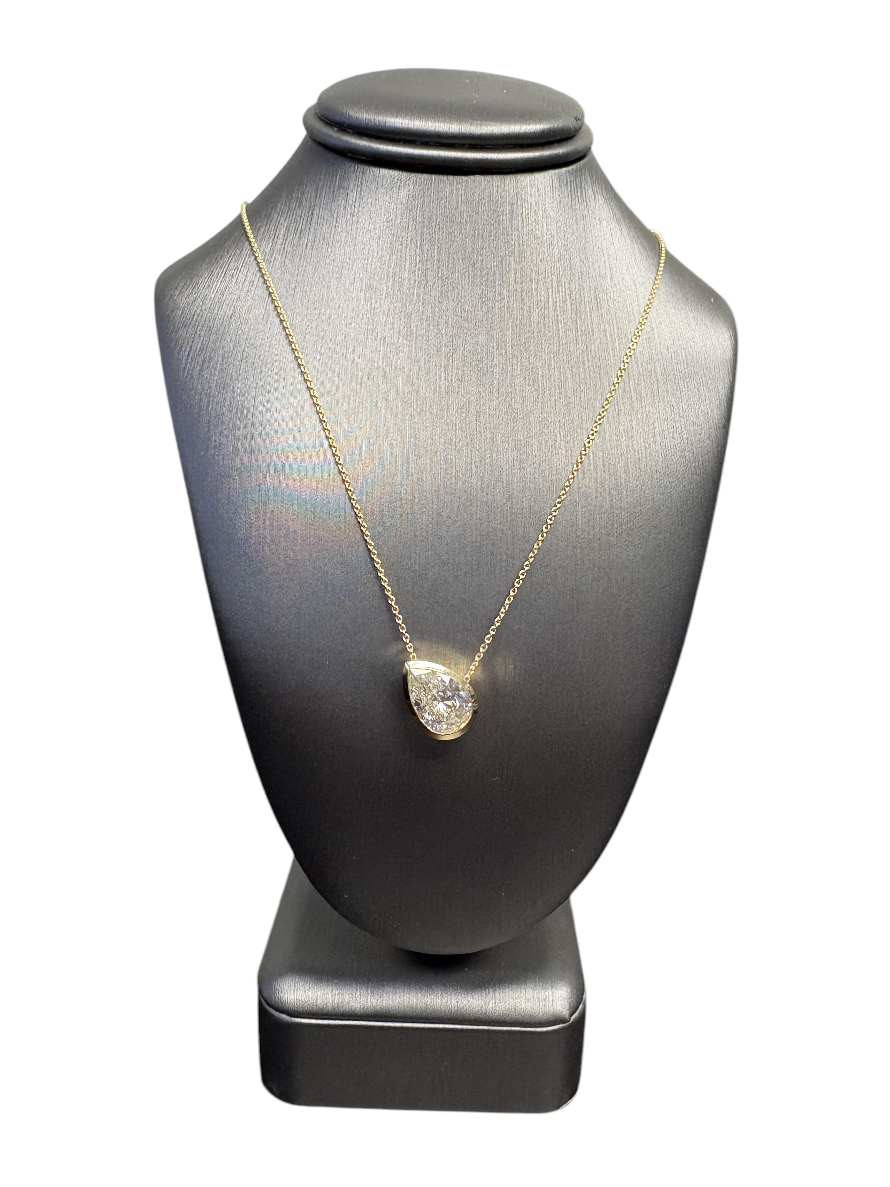Ciondolo con diamante a pera Nature da 2,66 ct. su catena a grano in oro giallo 14k in vendita 14