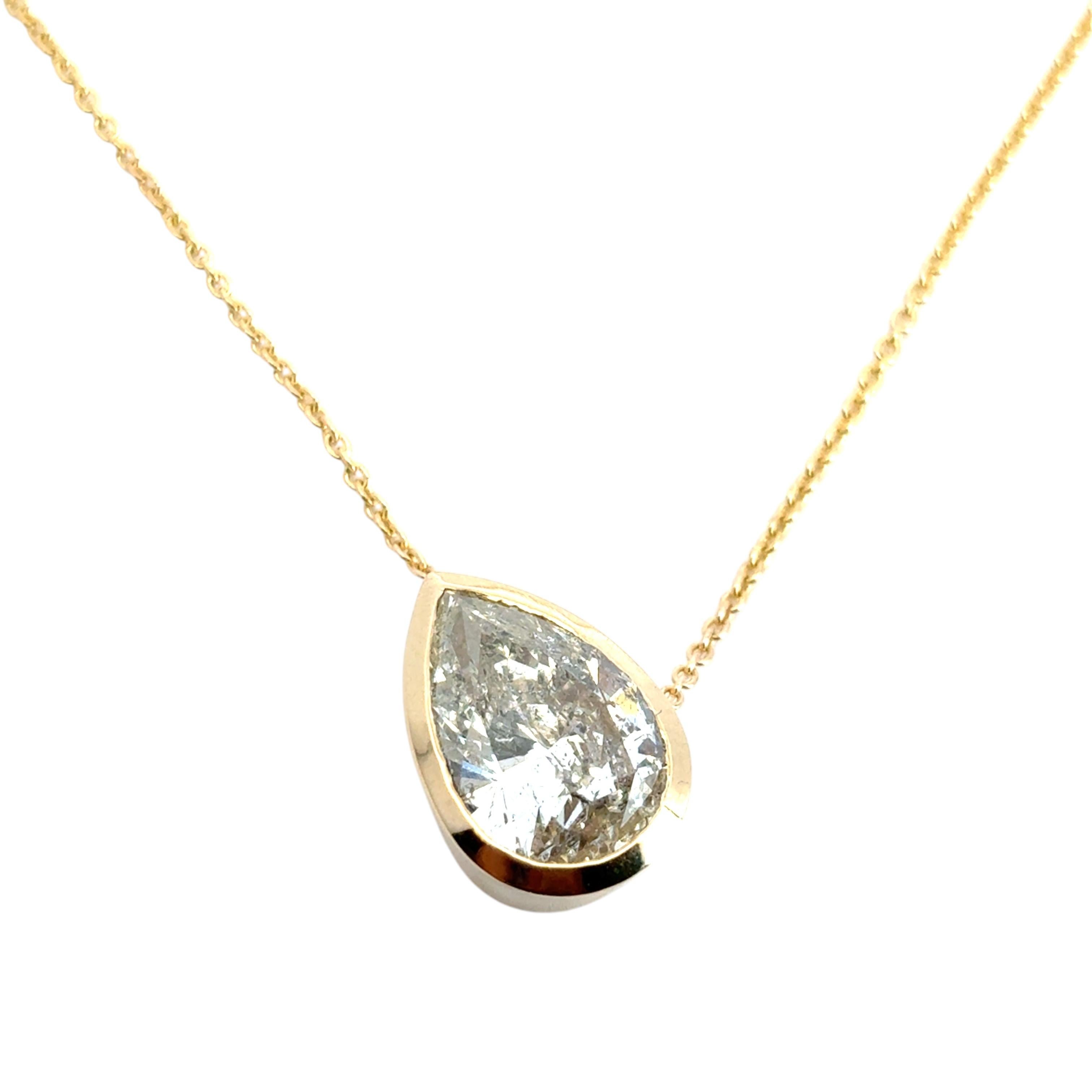 Moderno Ciondolo con diamante a pera Nature da 2,66 ct. su catena a grano in oro giallo 14k in vendita