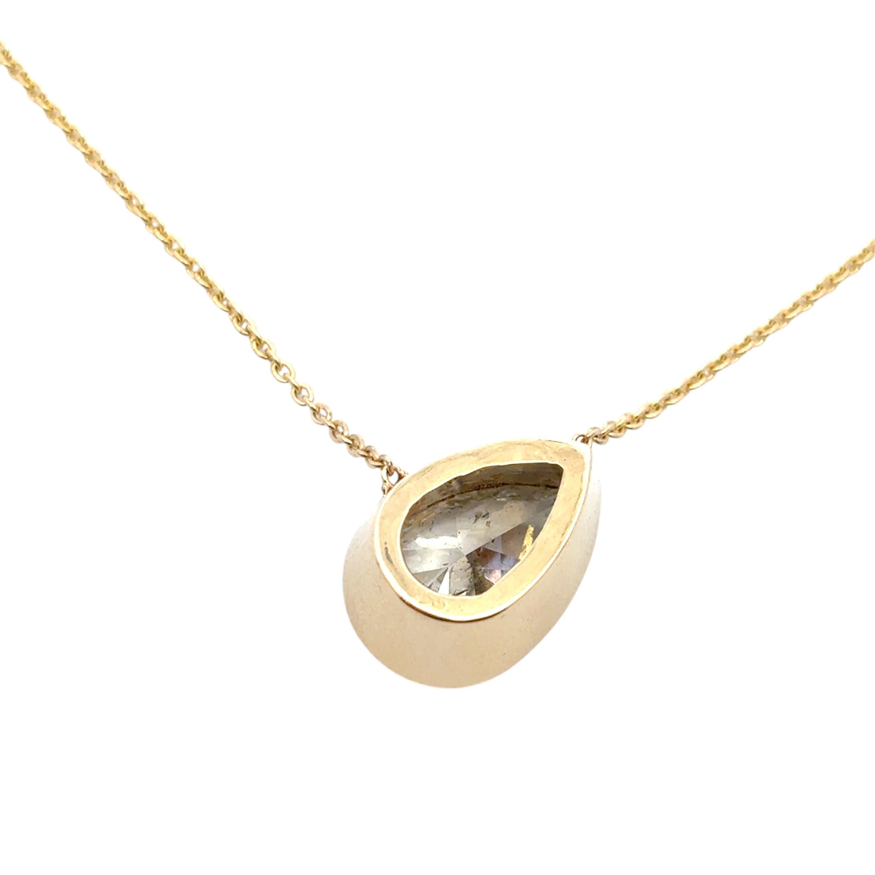 Ciondolo con diamante a pera Nature da 2,66 ct. su catena a grano in oro giallo 14k In condizioni ottime in vendita a Boca Raton, FL