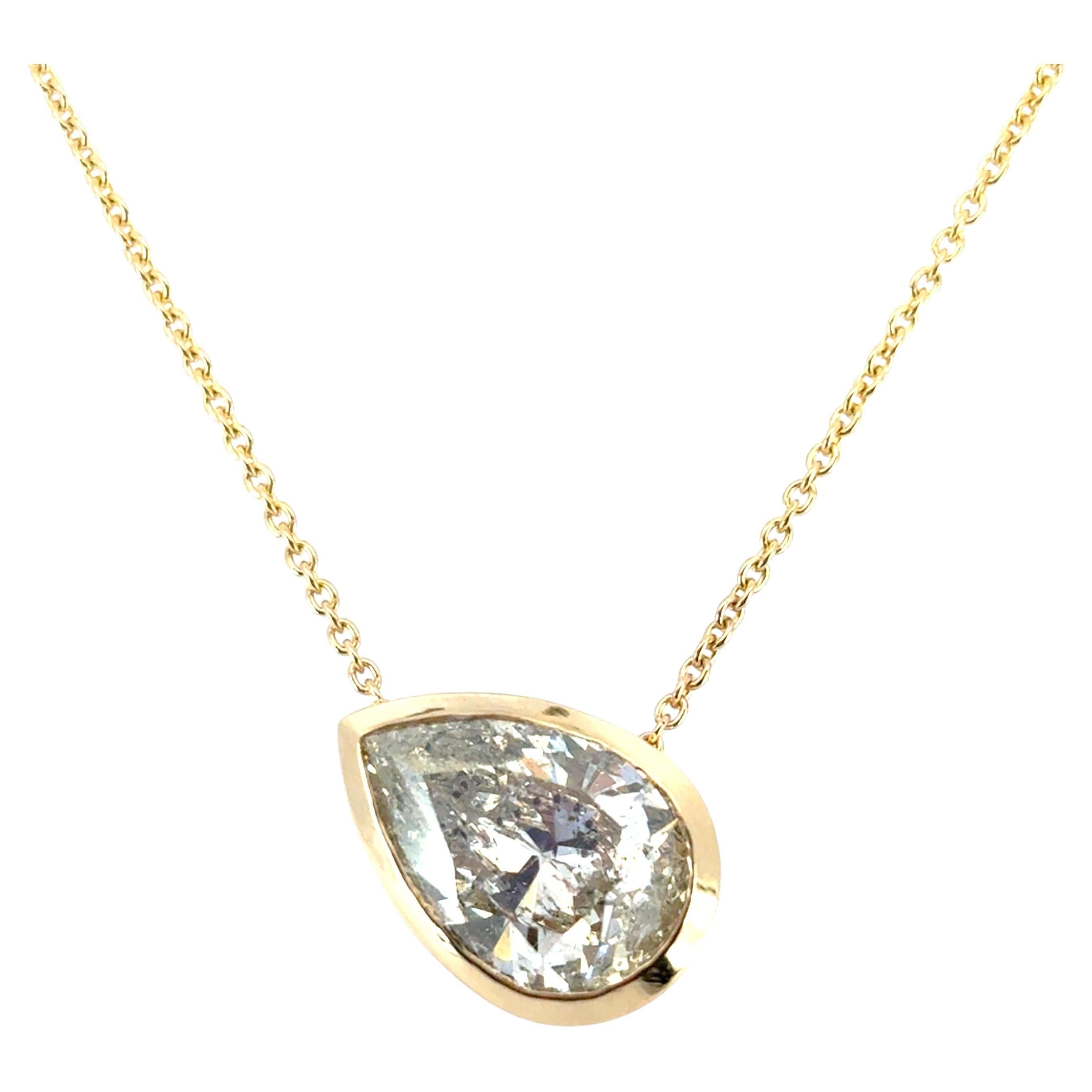 Ciondolo con diamante a pera Nature da 2,66 ct. su catena a grano in oro giallo 14k in vendita