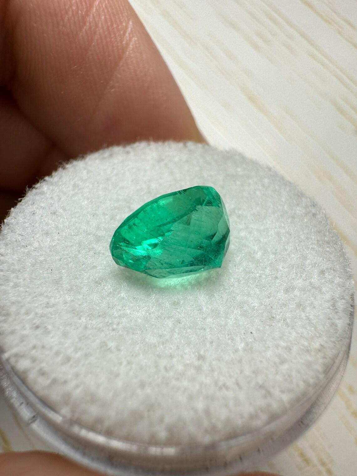 2.67 Karat 10x7 lebhaft grüner kolumbianischer Smaragd im Ovalschliff - Ovalschliff  Mai Geburtsstein Edelstein im Angebot 2