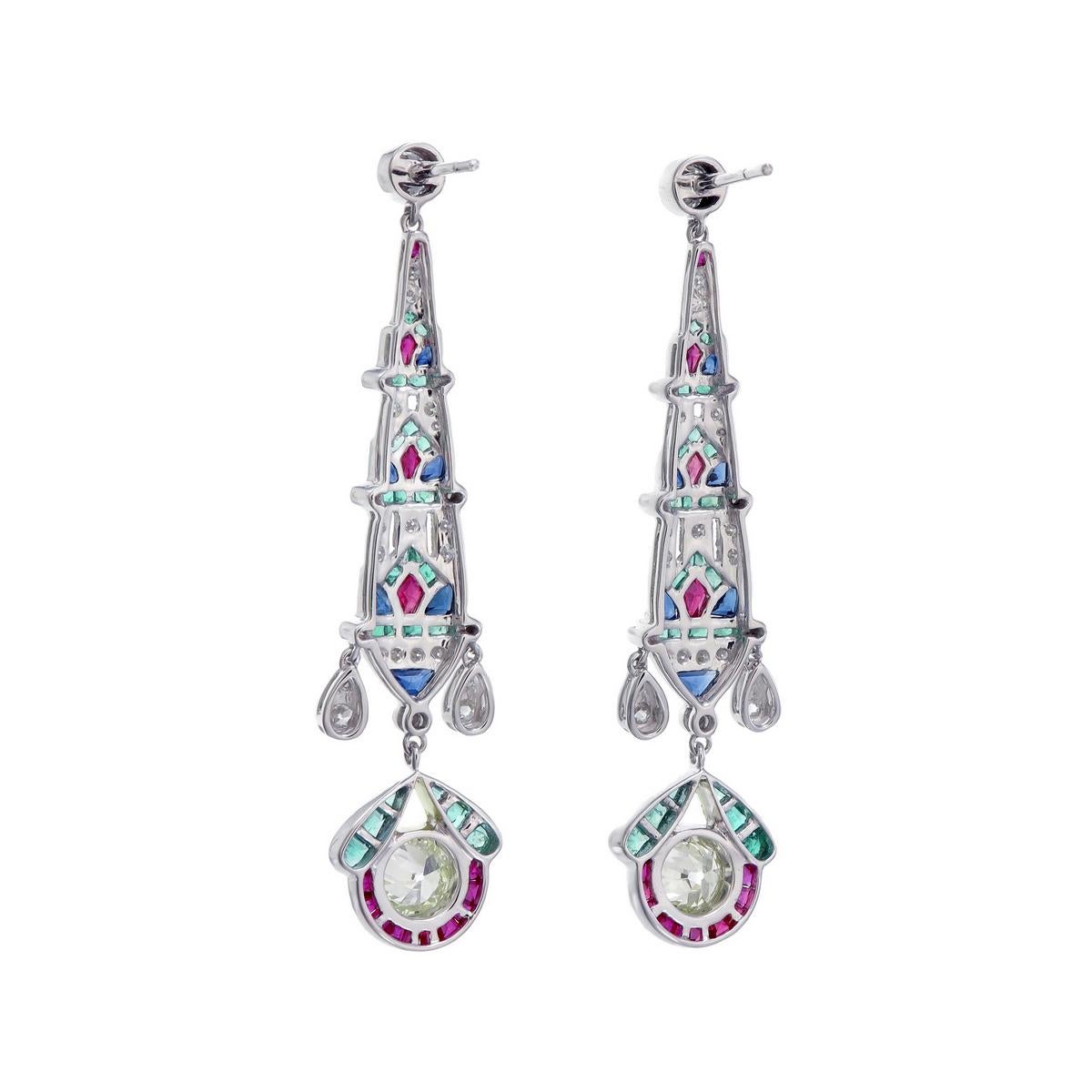 Taille ovale Boucles d'oreilles en or blanc 18 carats diamant, rubis, émeraude et saphir bleu de 2,67 carats en vente