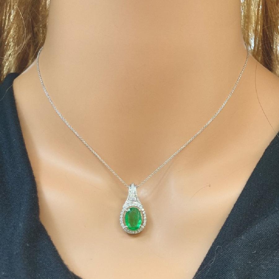 2,67 Karat Grüner Smaragd & Diamant-Anhänger aus 14k Weißgold im Zustand „Neu“ im Angebot in Chicago, IL