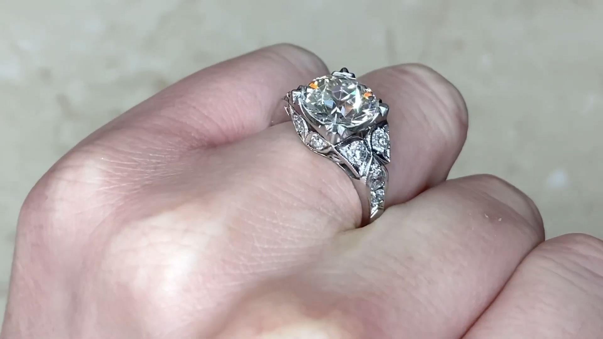 Taille vieille Europe Bague de fiançailles européenne ancienne en platine avec diamants anciens d'environ 2,60 carats en vente