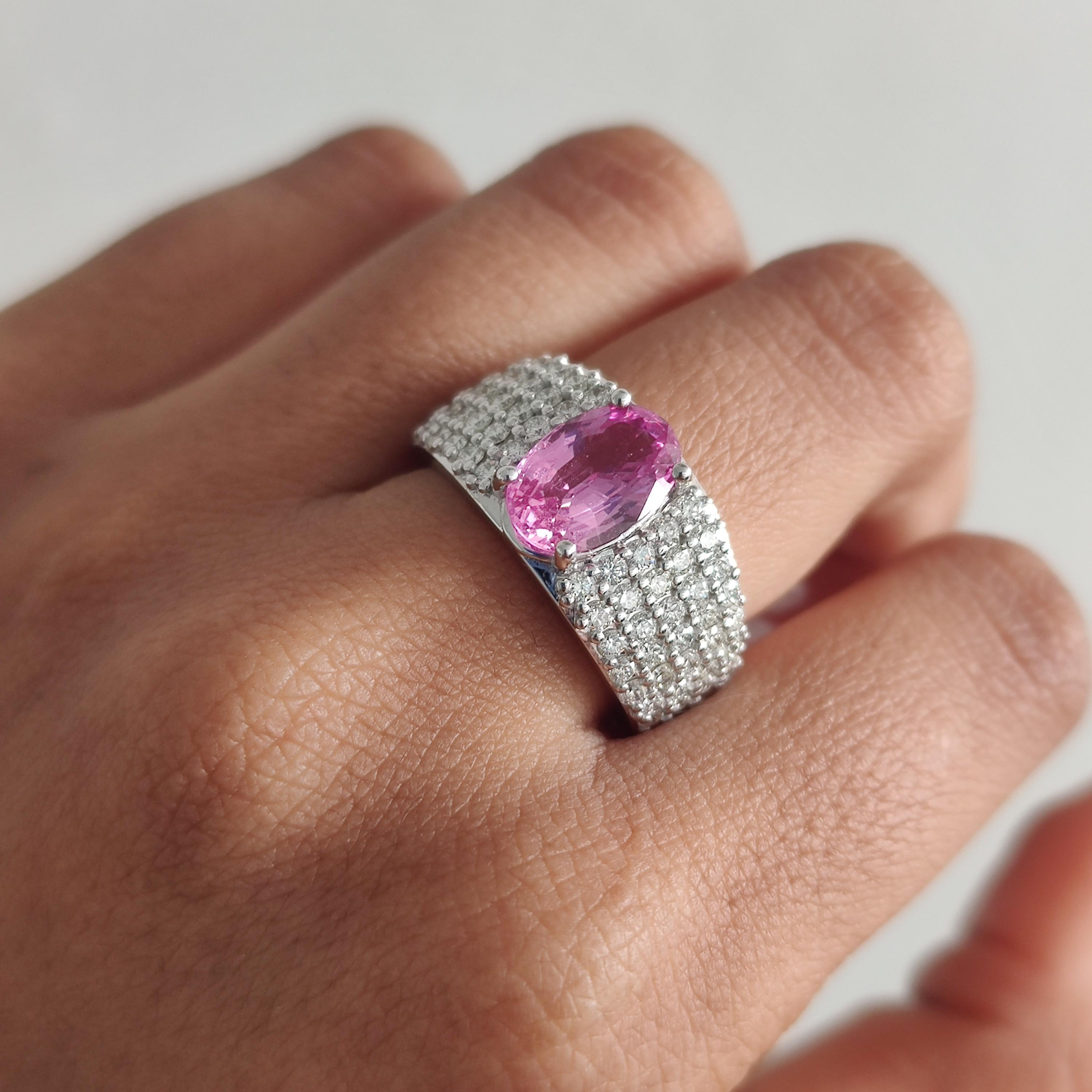 GIA-zertifizierter 2,67 Karat unbehandelter rosa Saphir & Diamanten mit Nieten aus 18 Karat Weißgold Band im Angebot 1