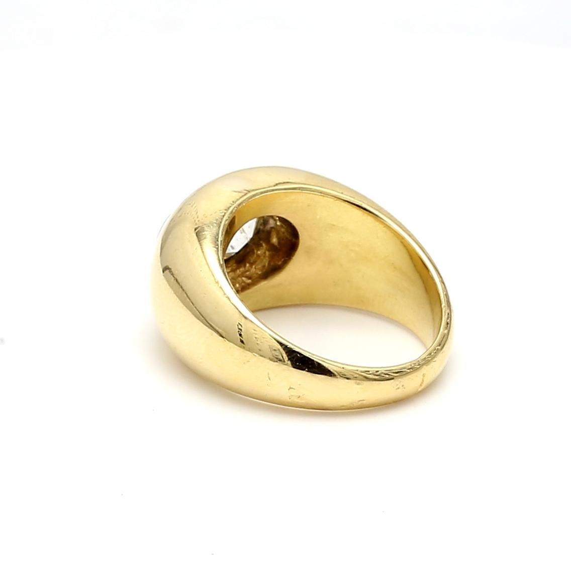 Taille ovale Bague de fiançailles en or jaune 18K sertie d'un chaton et d'un diamant ovale L SI2 de 2,67 carats en vente