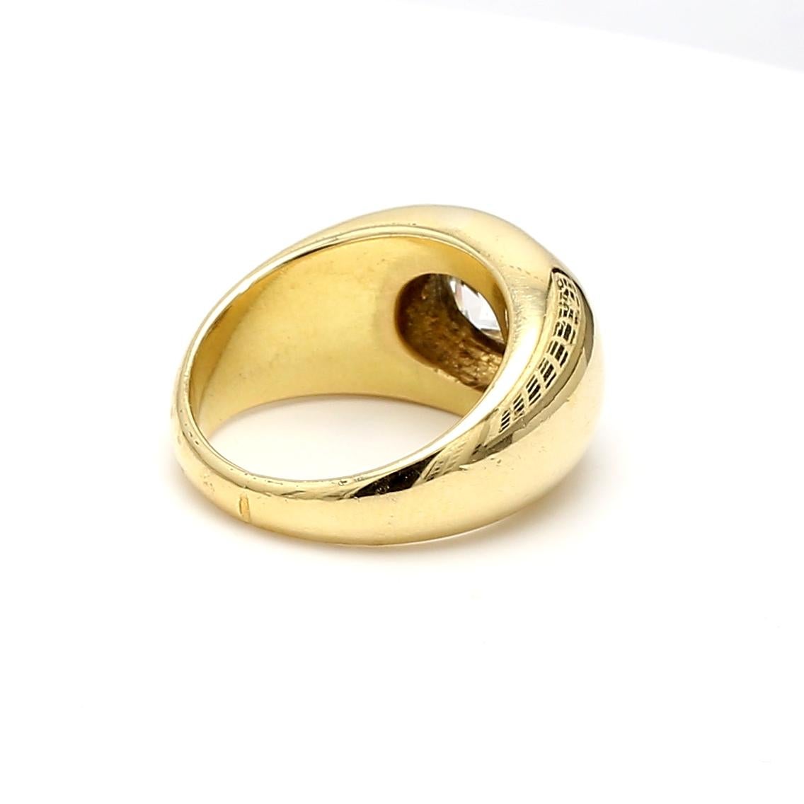 Bague de fiançailles en or jaune 18K sertie d'un chaton et d'un diamant ovale L SI2 de 2,67 carats Pour femmes en vente