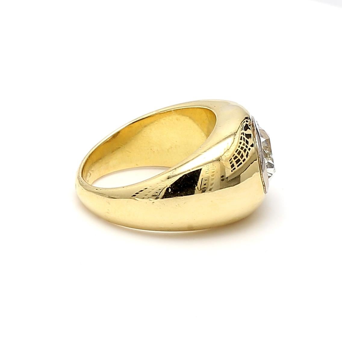 Bague de fiançailles en or jaune 18K sertie d'un chaton et d'un diamant ovale L SI2 de 2,67 carats en vente 1