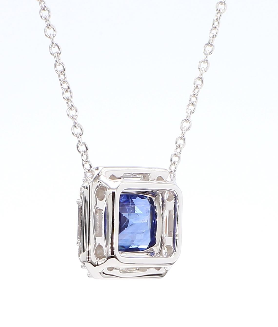 2.67 Carat Sapphire Pendant Long Cushion Cut East West GIA Certified 18K Gold For Sale 1