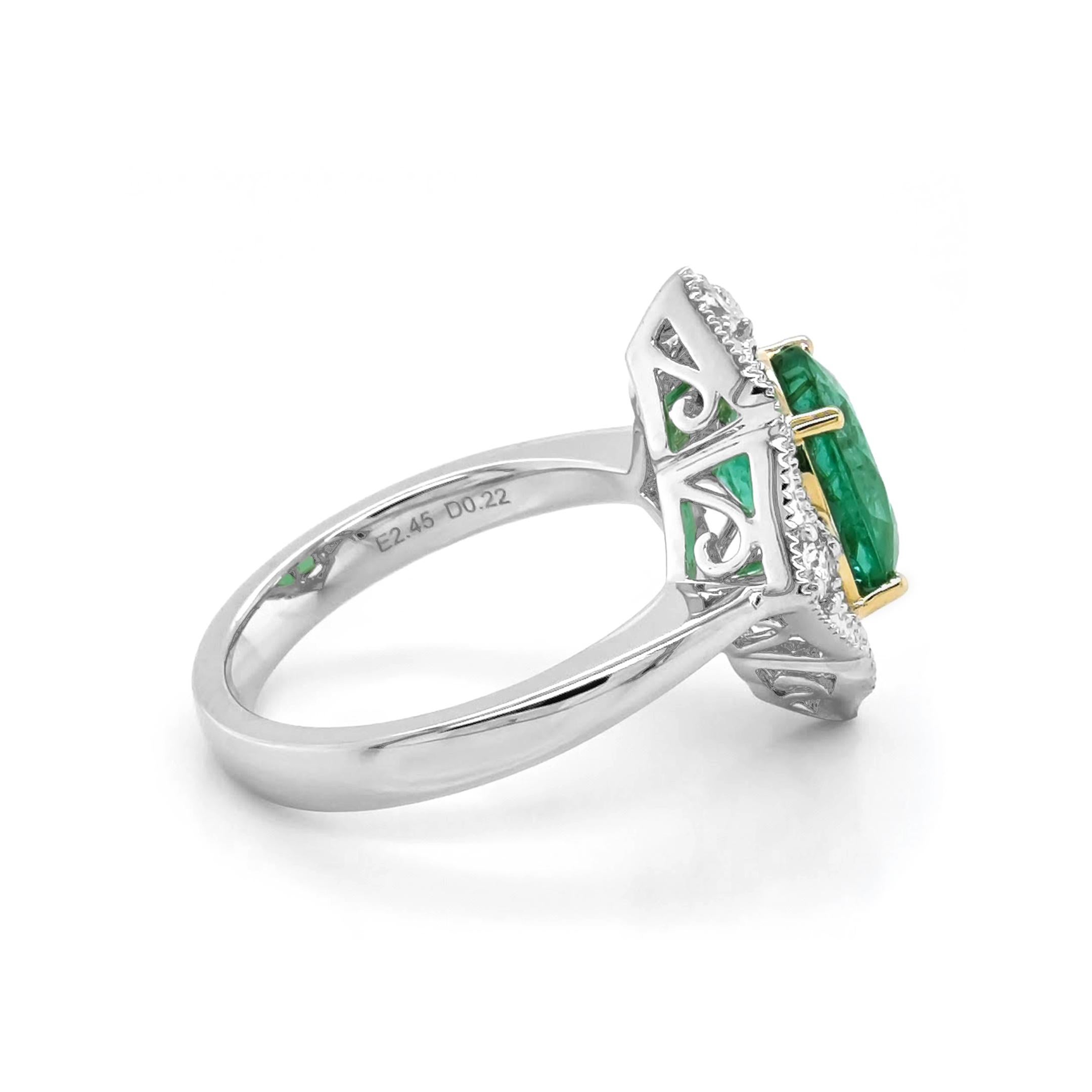 1 Emerald Gemstone: 2.45 Carats
4 White Diamonds: 0.22 Carat
Metal: 18K White and Yellow Gold, 6.30 Grams