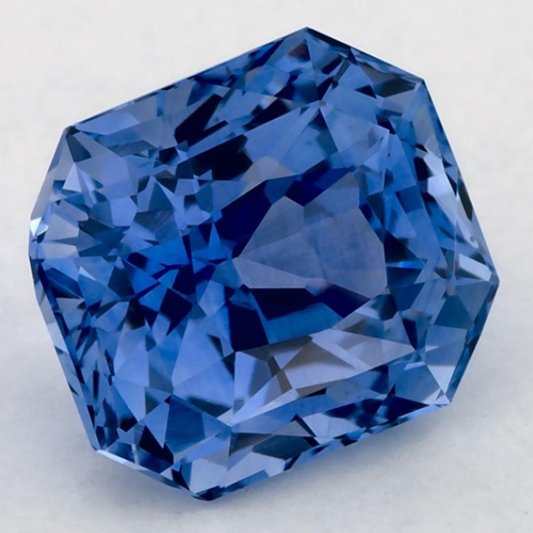Una piedra de nacimiento de septiembre muy preciosa con un encantador color azul. Se cree que traen buena suerte y fortuna a la vida.

Explora la vibrante colección de esmeraldas, rubíes y zafiros de nuestra tienda, disponibles como gemas sueltas y