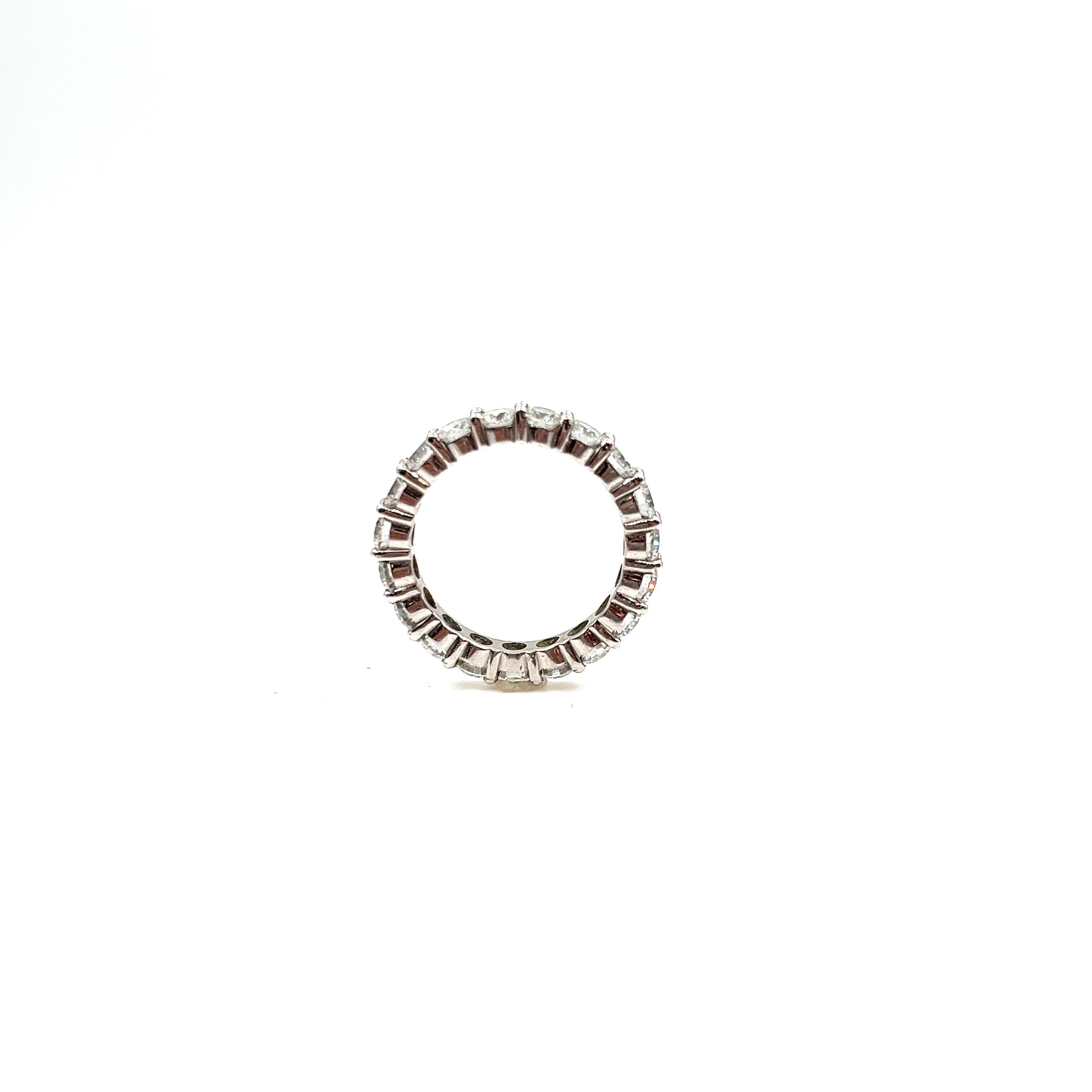 Women's or Men's 2.67 ct Diamond Eternity Ring For Sale