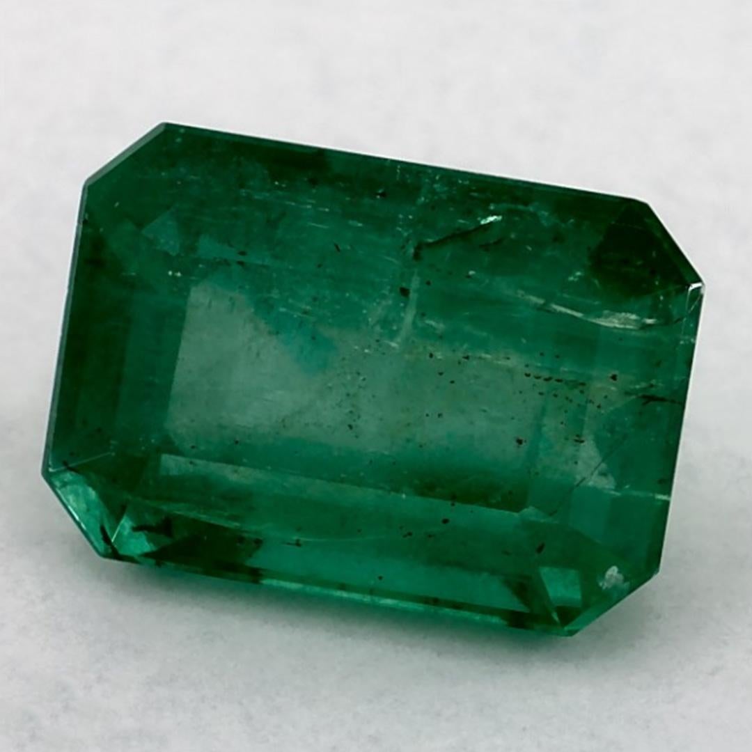 Con un vibrante tono verde, la piedra de nacimiento de mayo es un símbolo del renovado crecimiento primaveral. 

Explora la vibrante colección de esmeraldas, rubíes y zafiros de nuestra tienda, disponibles como gemas sueltas y combinadas con nuestra