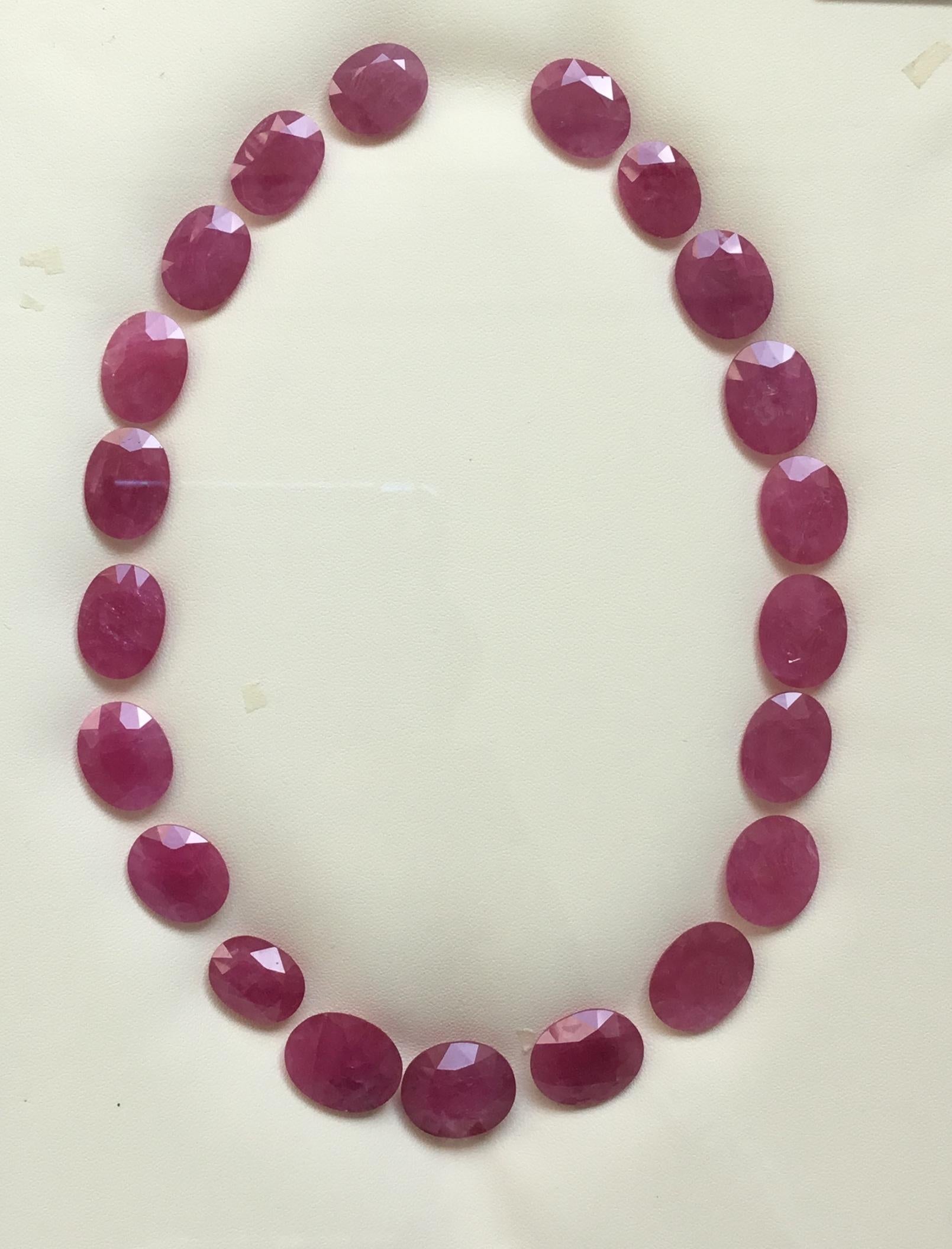 267.02 Carats Ruby Mozambique Oval Faceted Cut stone Layout Heated Natural Gem

Poids : 267,02 carats
Pièces : 21
Forme : Pierre ovale facettée