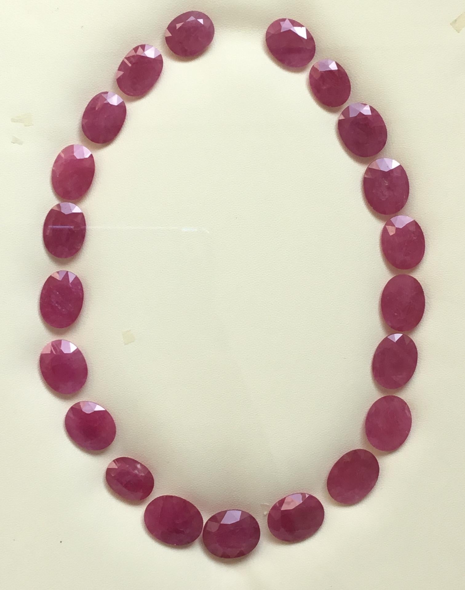 Art déco 267.02 Carats Ruby Mozambique Oval Faceted Cut stone Layout Heated Natural Gem en vente