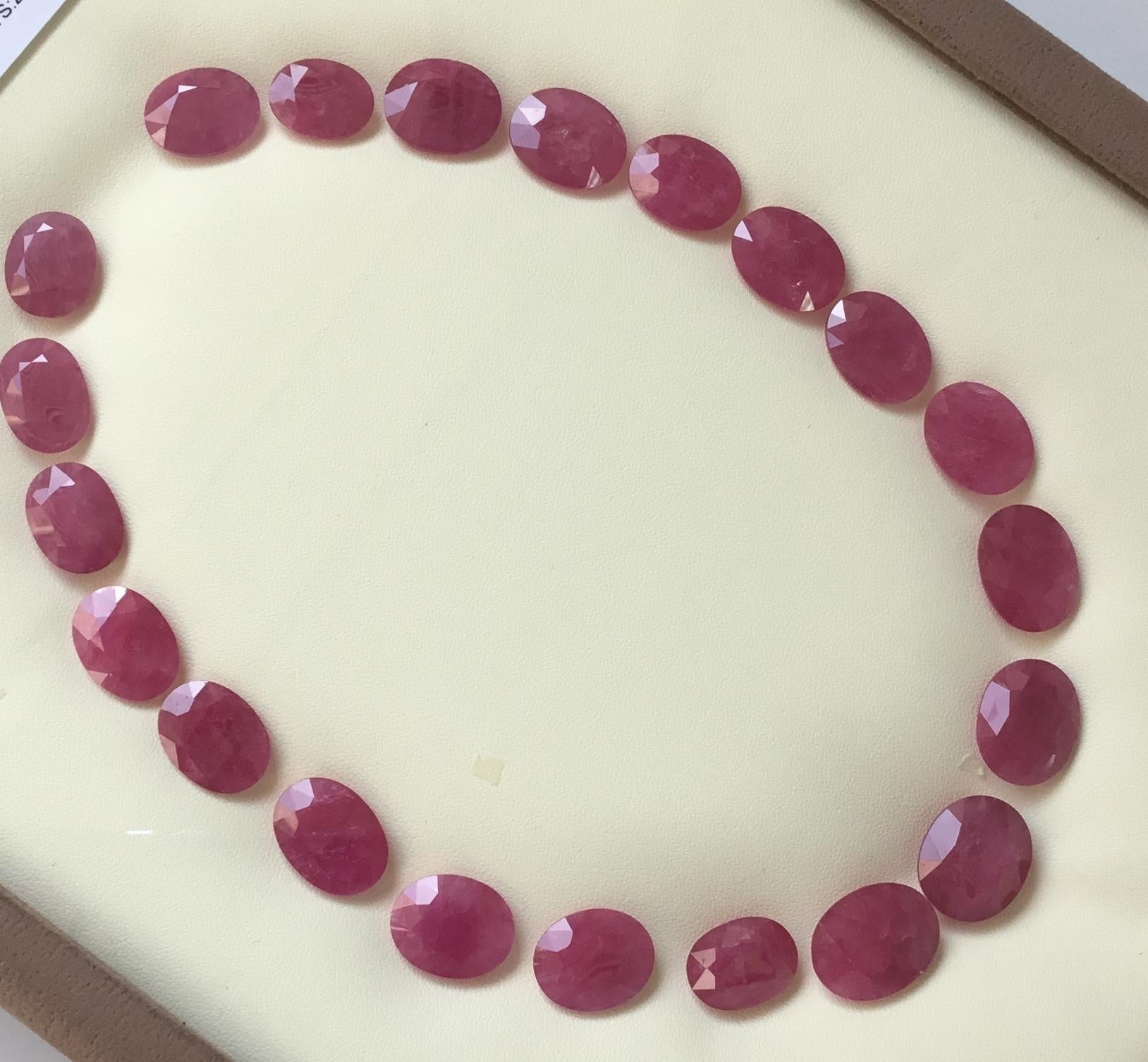 267.02 Carats Ruby Mozambique Oval Faceted Cut stone Layout Heated Natural Gem en vente 1