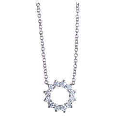 26712 Tiffany & Co. Collana da 16" con ciondolo a cerchio aperto in platino con diamante da 0,23 ct