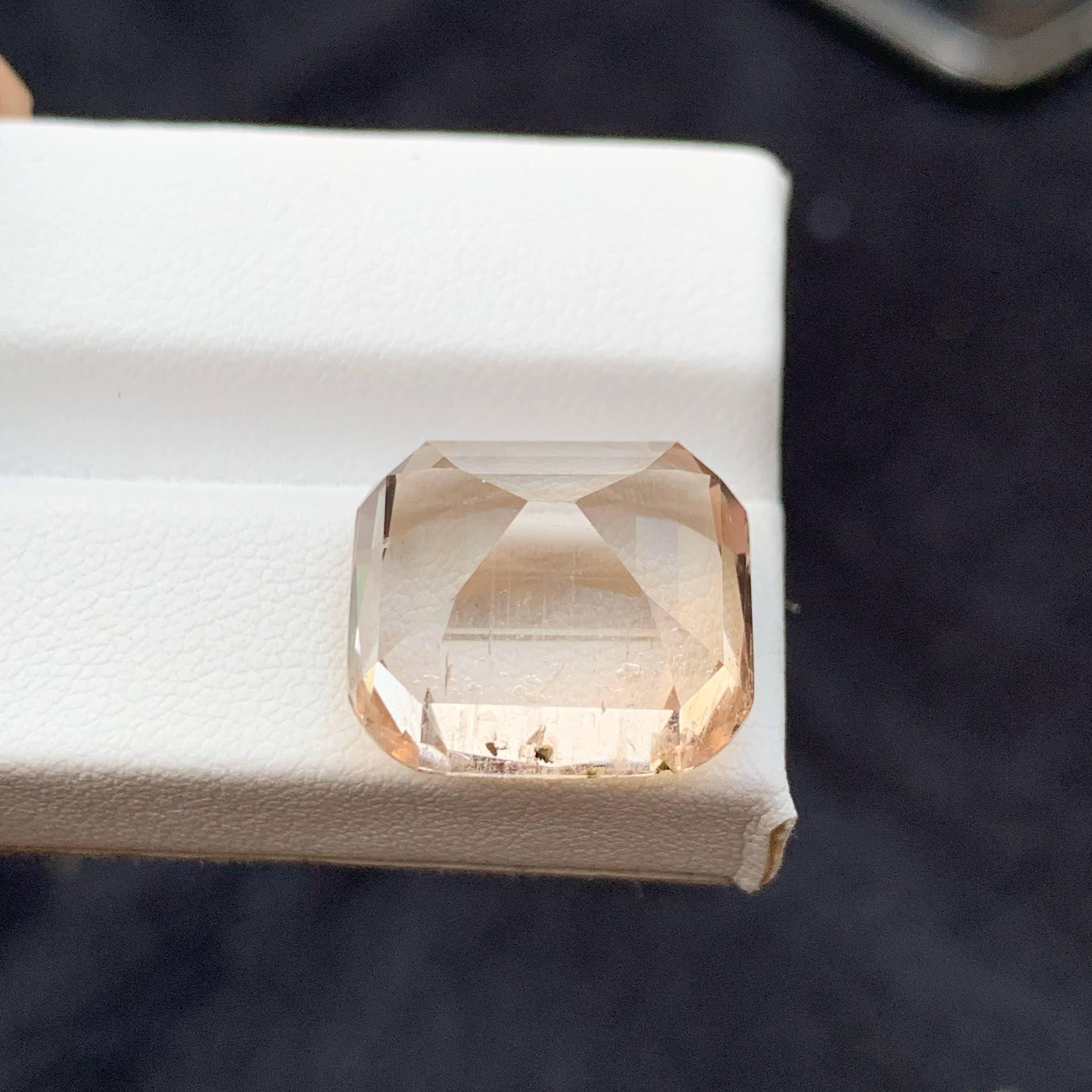 26.75 Carat Natural Loose Light Gold Topaz Stone Cushion Cut Pakistani Gemstone In New Condition For Sale In Bangkok, TH