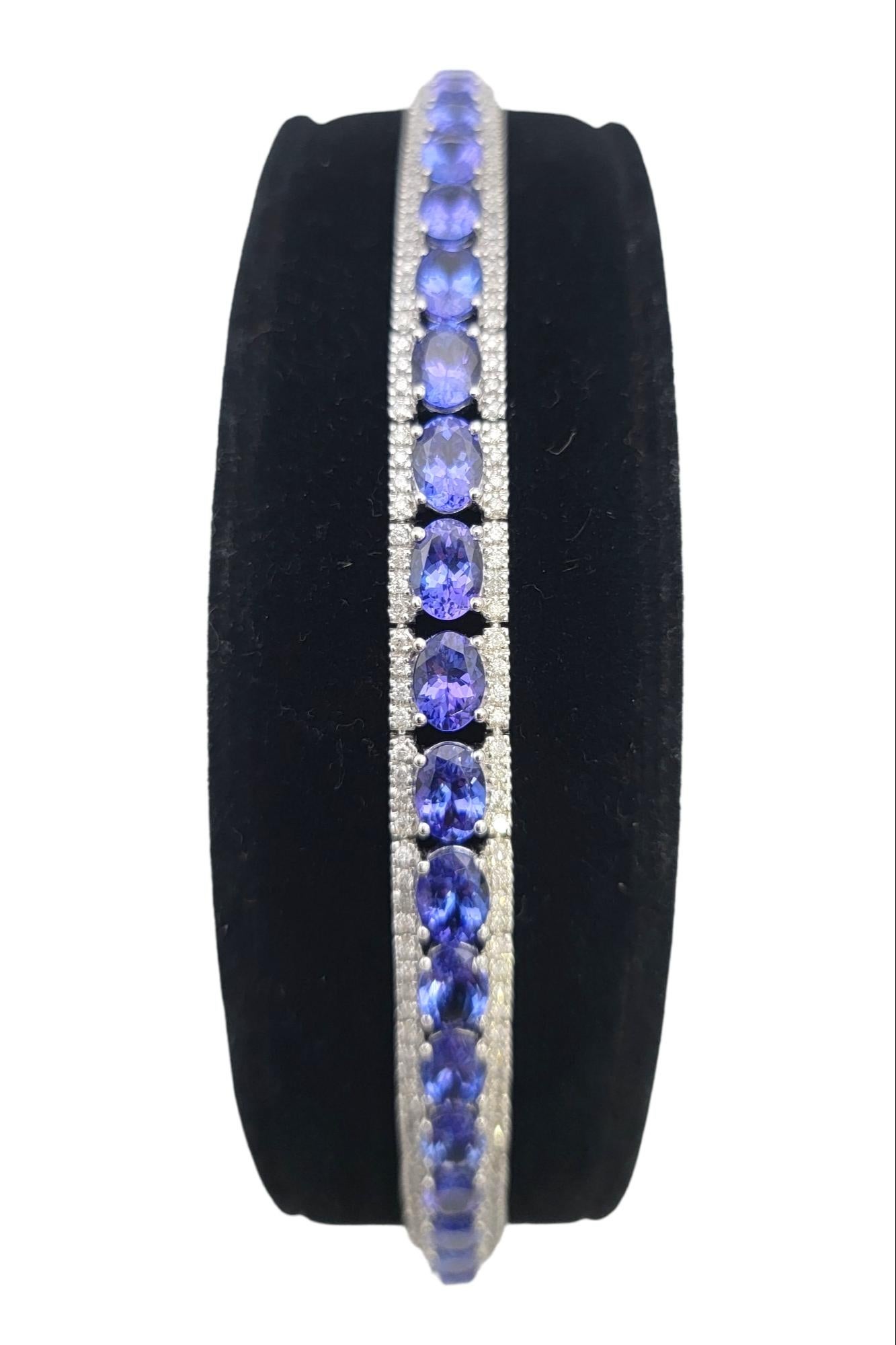 26.75 Carat Total Oval Tanzanite and Pave Diamond Line Bracelet in White Gold For Sale 7