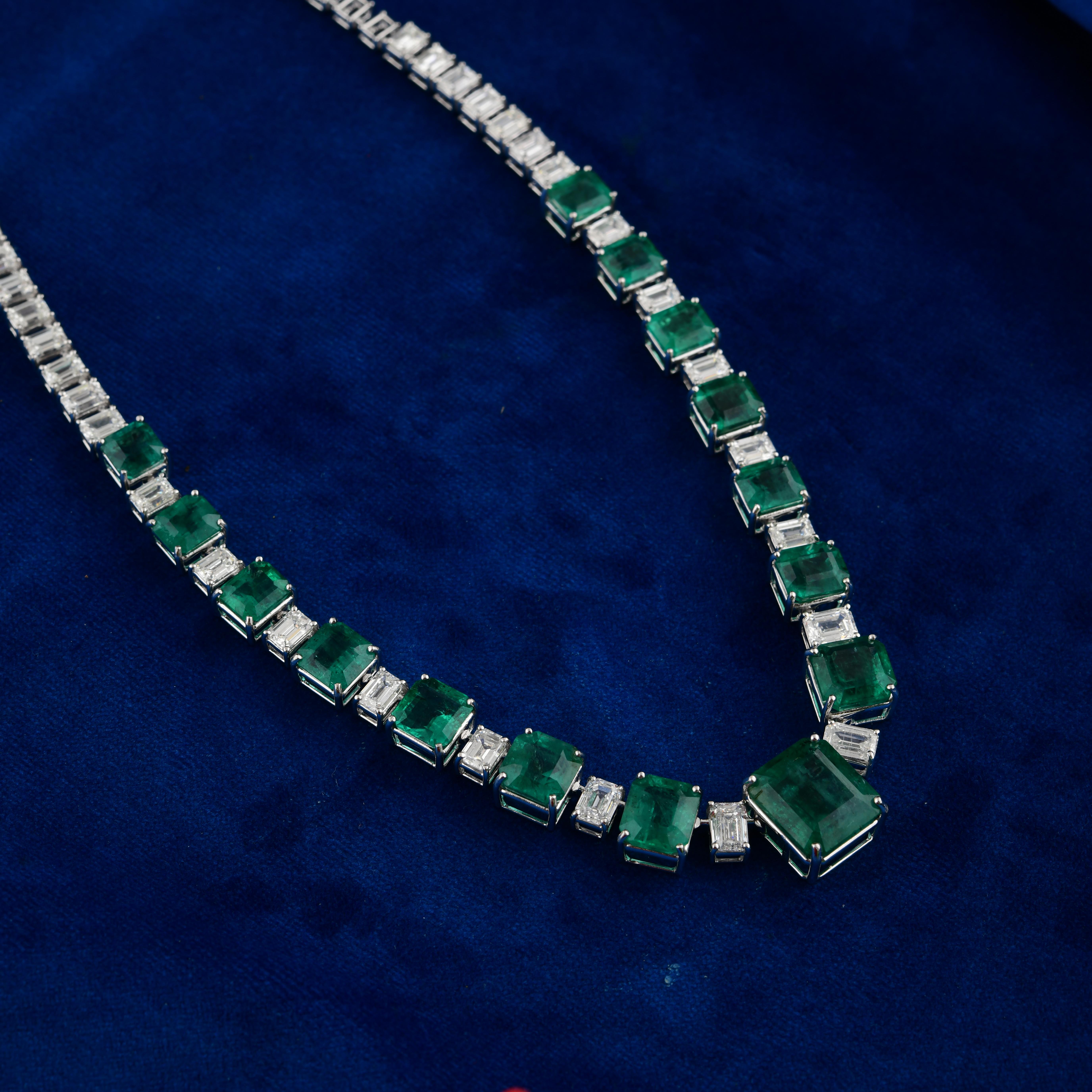 Moderno Smeraldo dello Zambia da 26,75 carati Collana di diamanti SI/H da 9,51 carati Oro bianco 18 carati in vendita