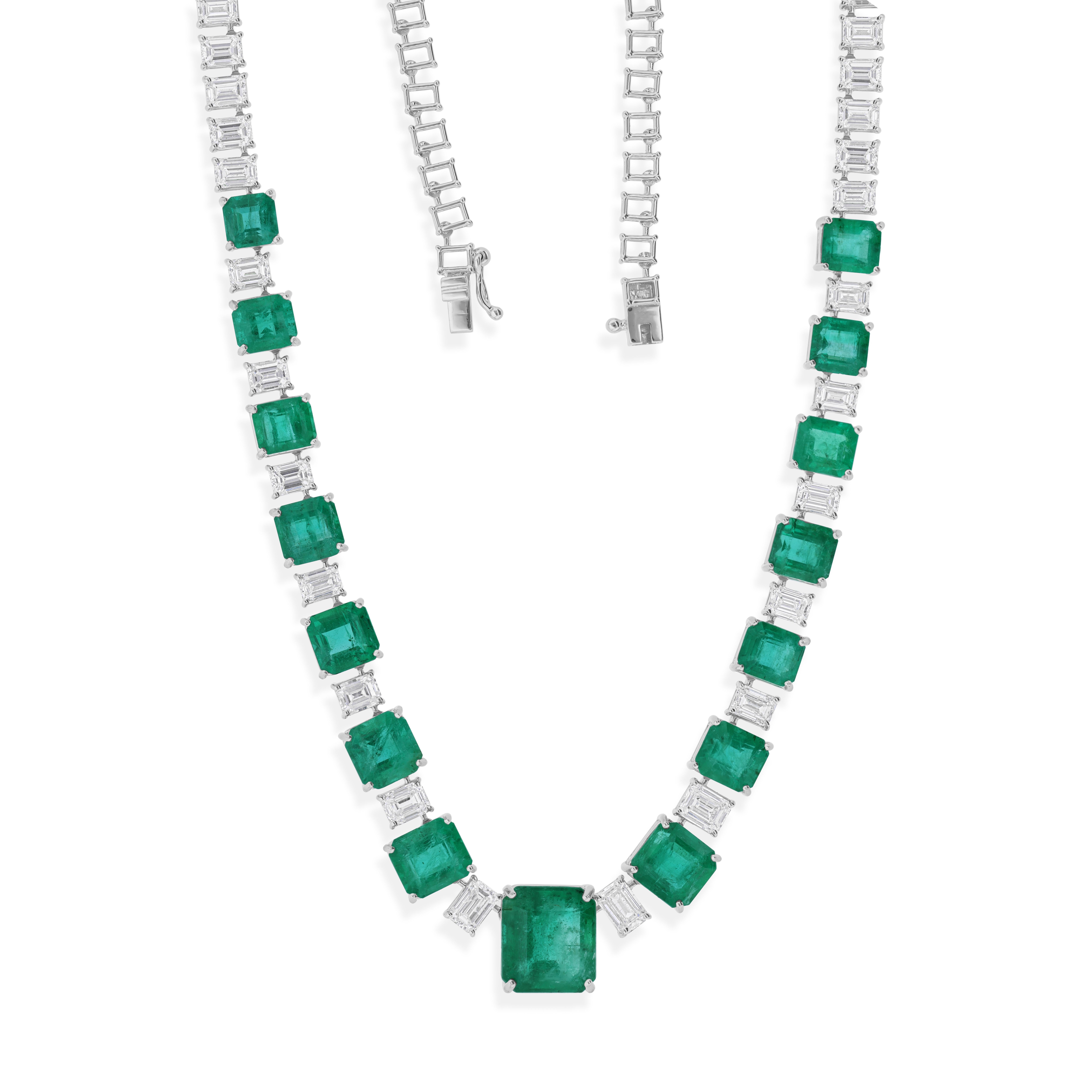 Taglio smeraldo Smeraldo dello Zambia da 26,75 carati Collana di diamanti SI/H da 9,51 carati Oro bianco 18 carati in vendita