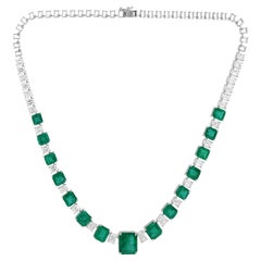 Smeraldo dello Zambia da 26,75 carati Collana di diamanti SI/H da 9,51 carati Oro bianco 18 carati