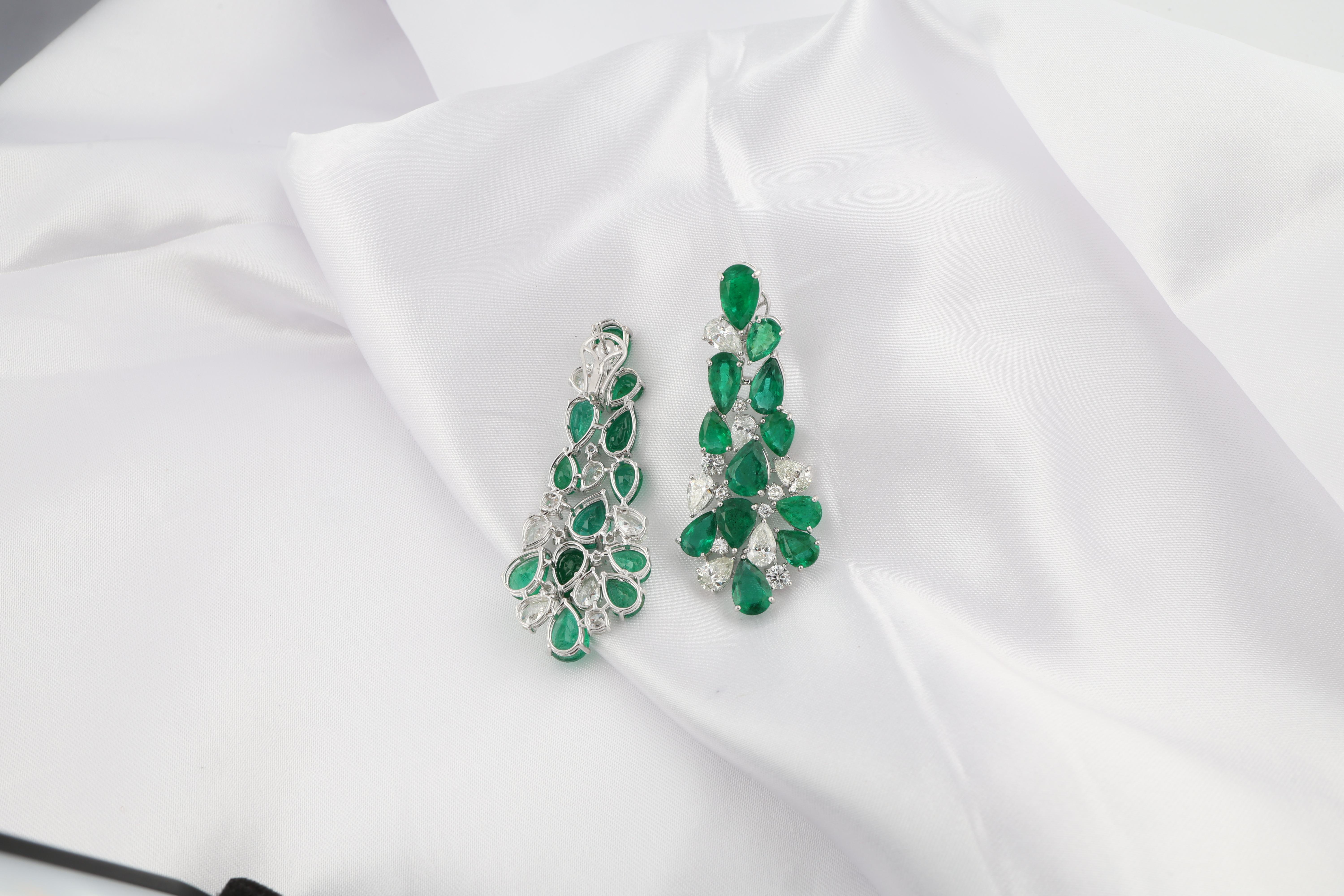 26,76 Karat sambischer Smaragd 7,80 Karat SI/H Diamant-Ohrringe 18 Karat Weißgold Damen im Angebot