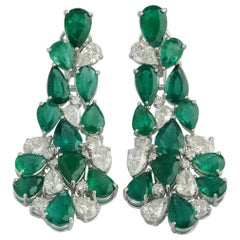 26.76 Ct Emeraude taille poire et diamant Boucles d'oreilles pendantes en or blanc 18k