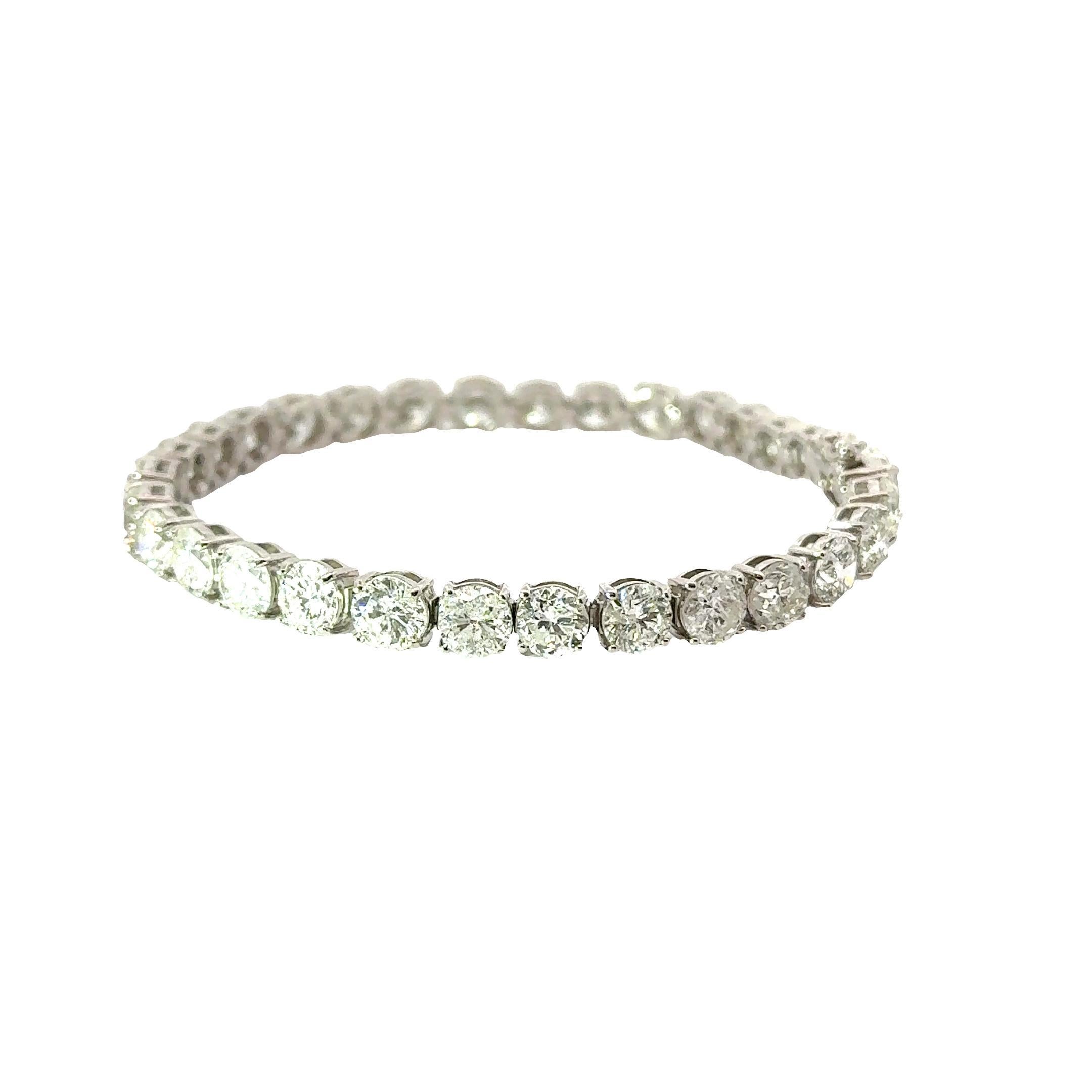 Contemporain Bracelet tennis en platine avec 26,78 carats de diamants en vente