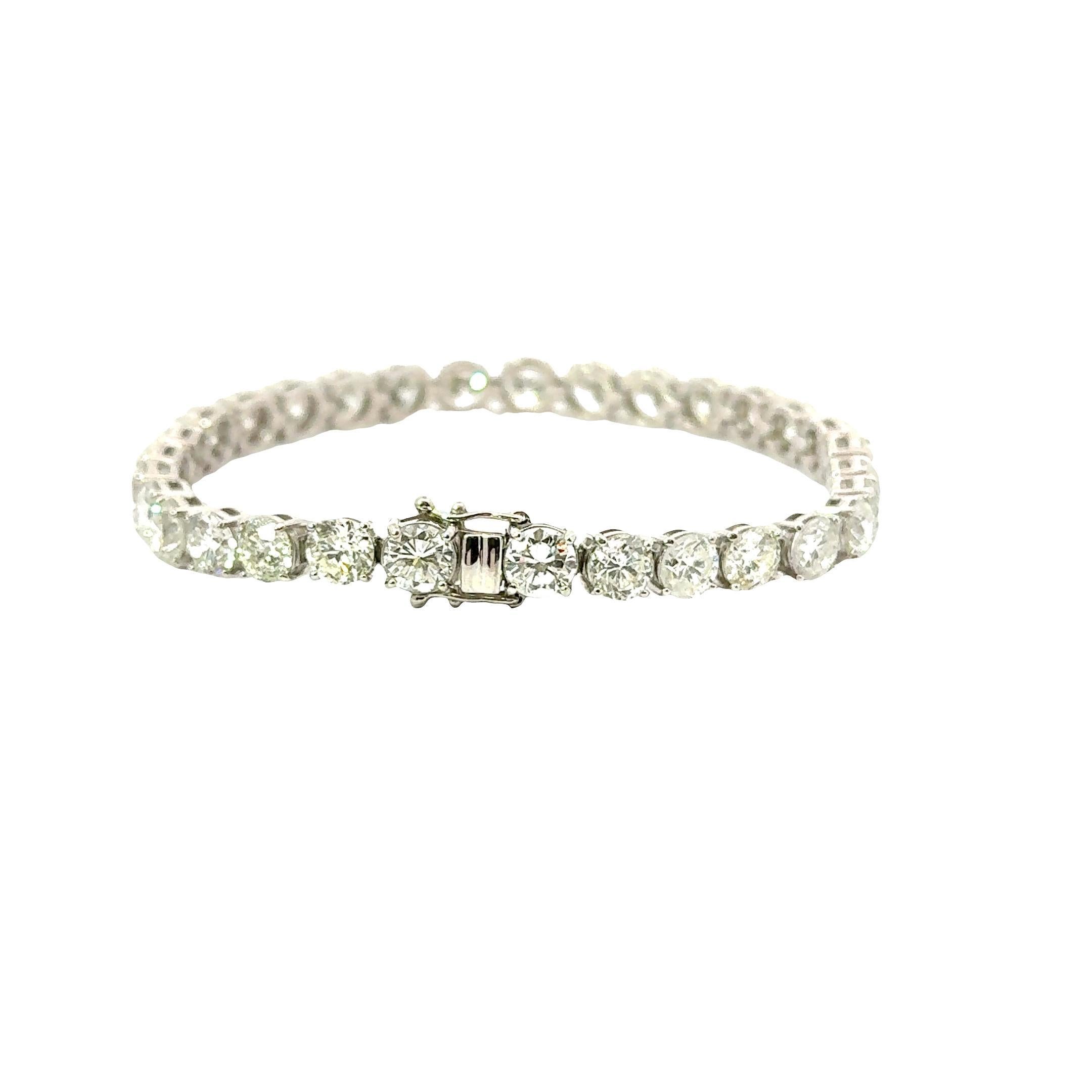 Taille ronde Bracelet tennis en platine avec 26,78 carats de diamants en vente