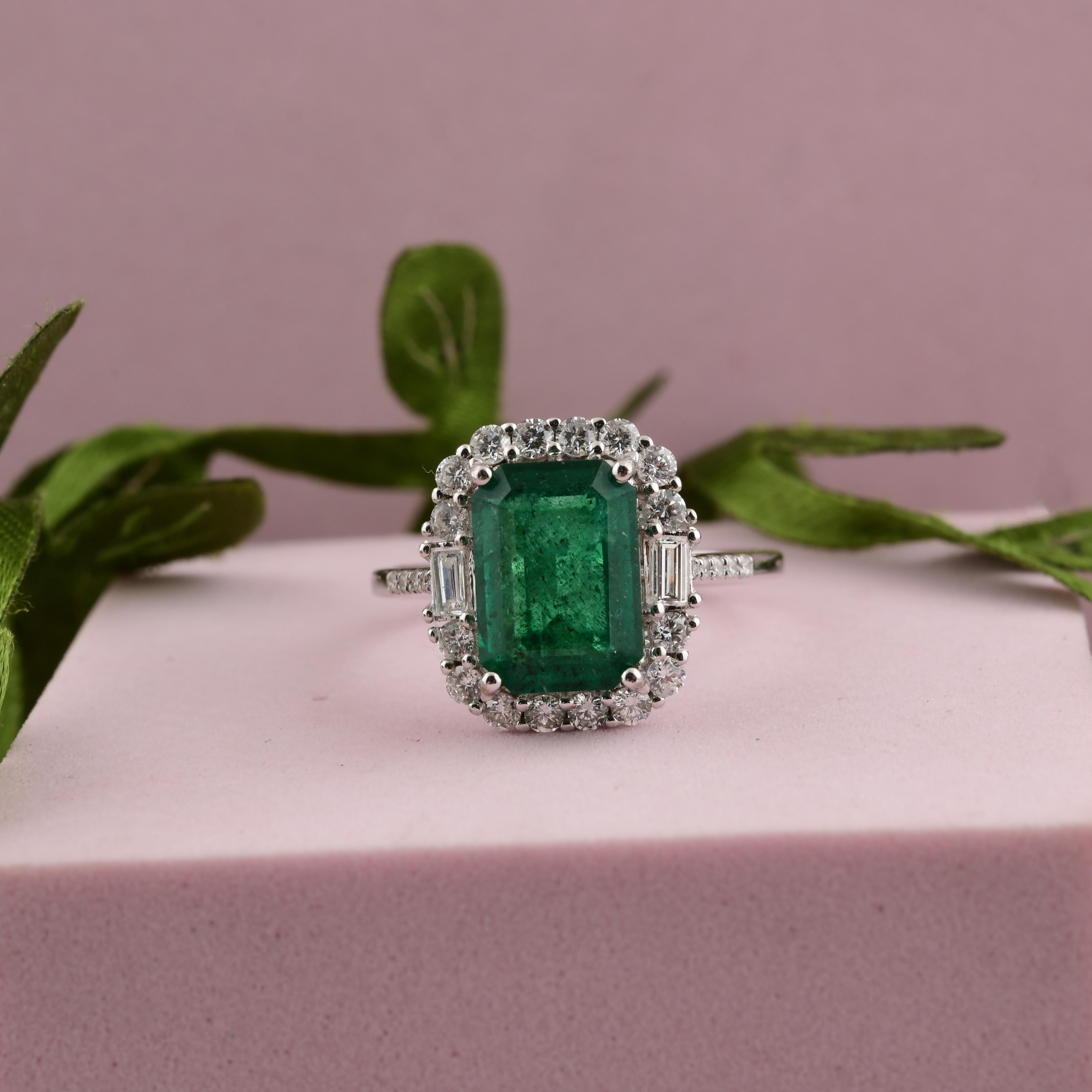 in vendita:  Anello nuziale aureolato con diamante smeraldo dello Zambia da 2,67 carati in oro bianco 18 carati 4