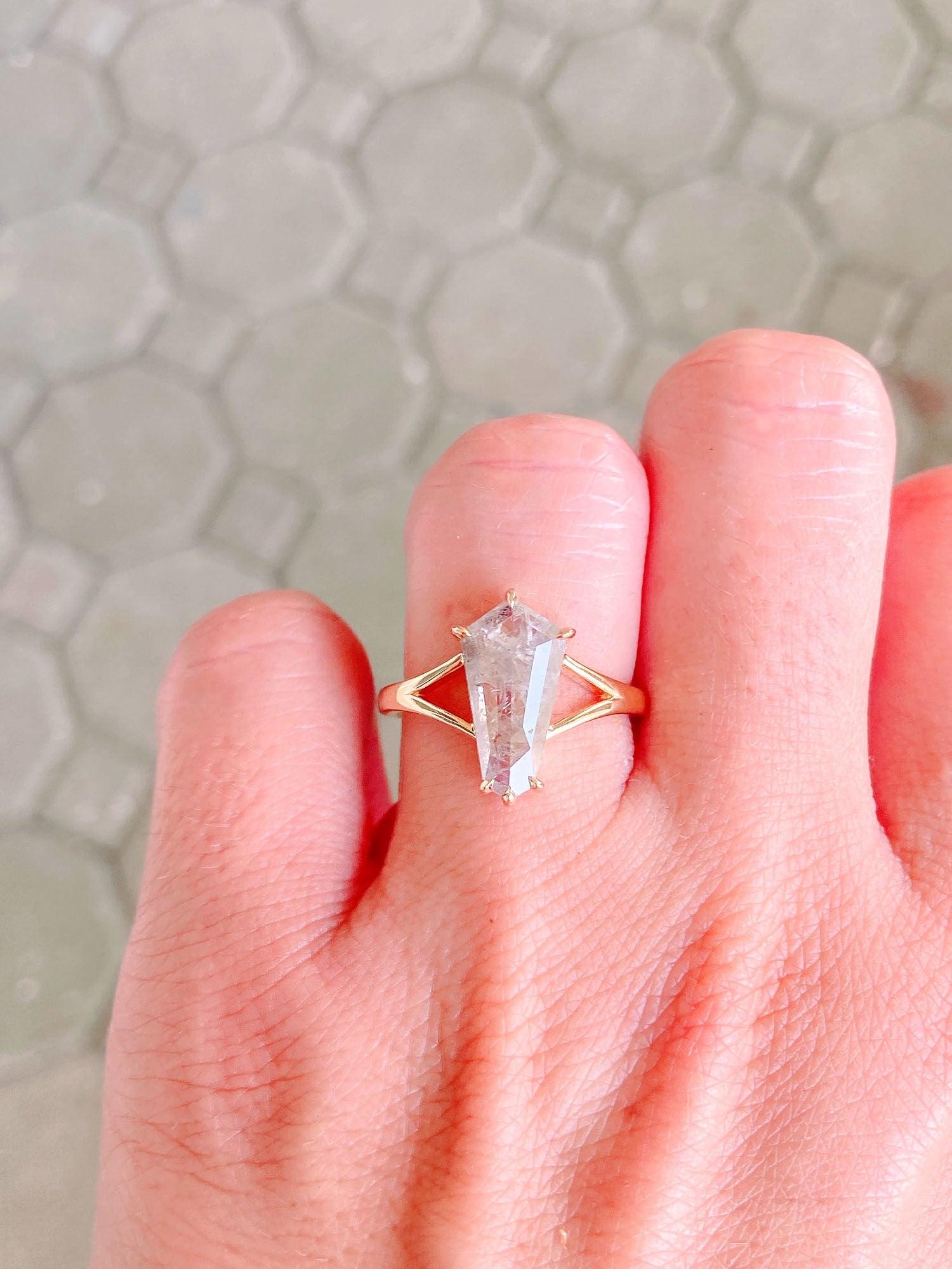 2.67ct Hexagon Salt and Pepper Diamond Ring on Split Band 14K Yellow Gold In New Condition In Osprey, FL