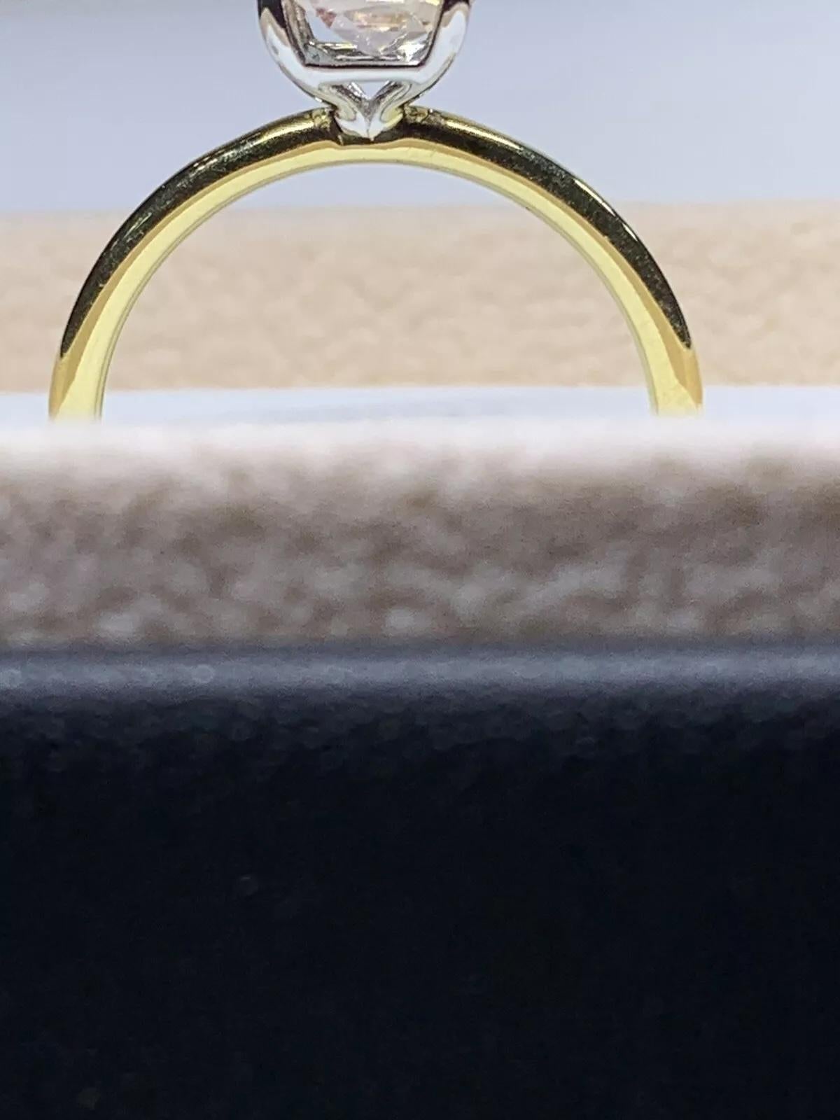 Bague de fiançailles solitaire saphir émeraude 2,67ct en or jaune 18ct Unisexe en vente
