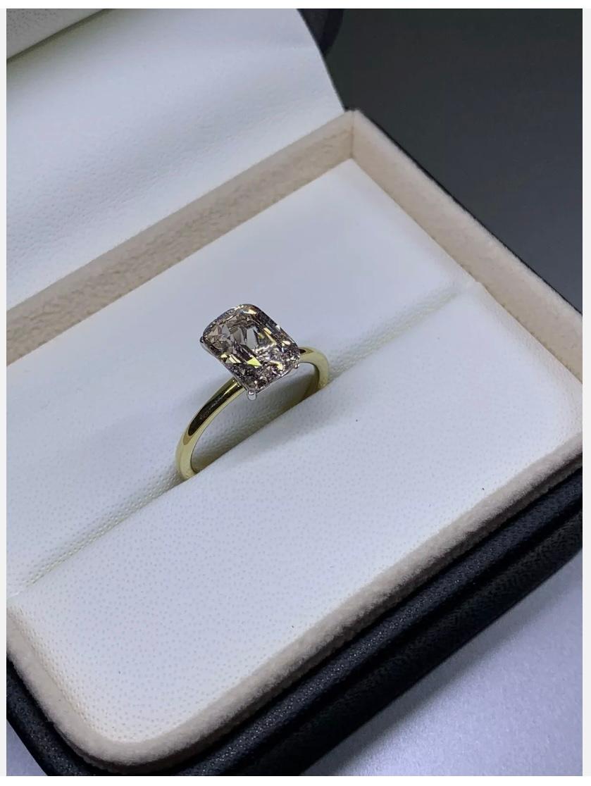 2.67ct Sapphire Emerald Solitaire Engagement Ring In 18ct Yellow Gold For Sale 1