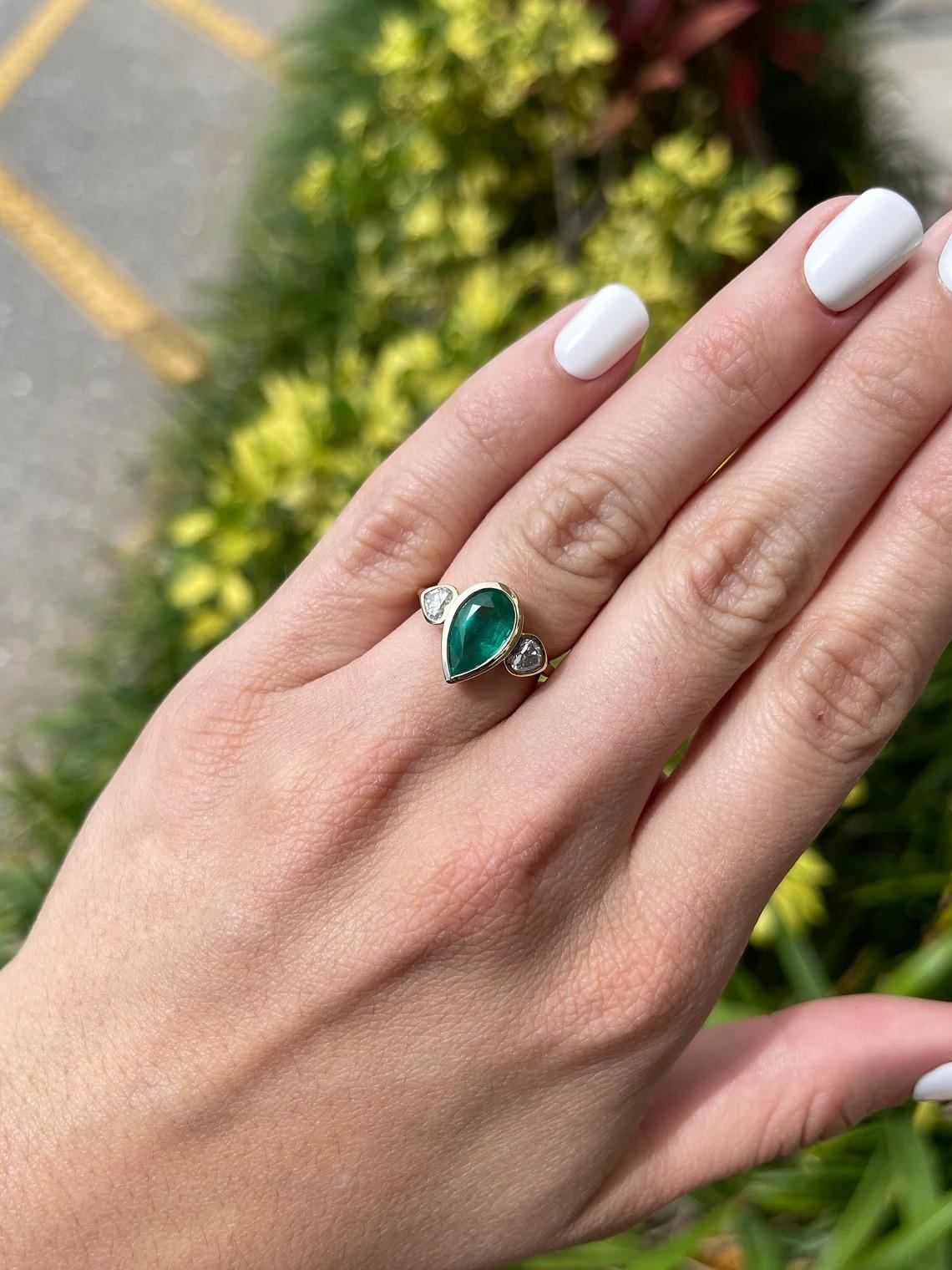 Anillo de oro gitano con tres piedras de 14 quilates y diamantes talla pera esmeralda y talla corazón de 2,67 tcw Moderno en venta