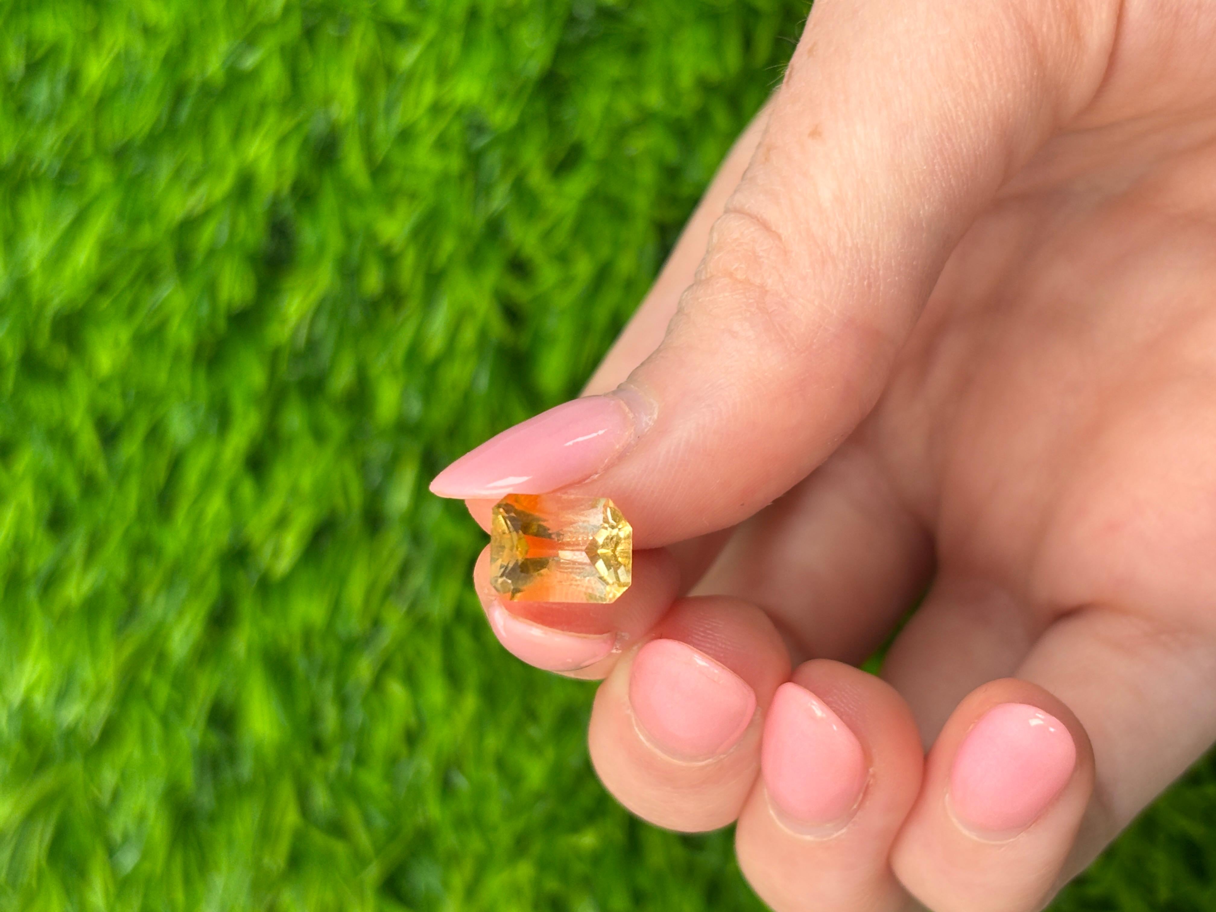 2,68 Karat Smaragd-Schliff Natürlicher goldgelber bis honigfarbener zweifarbiger Citrin Lose Edelstein (Zeitgenössisch) im Angebot