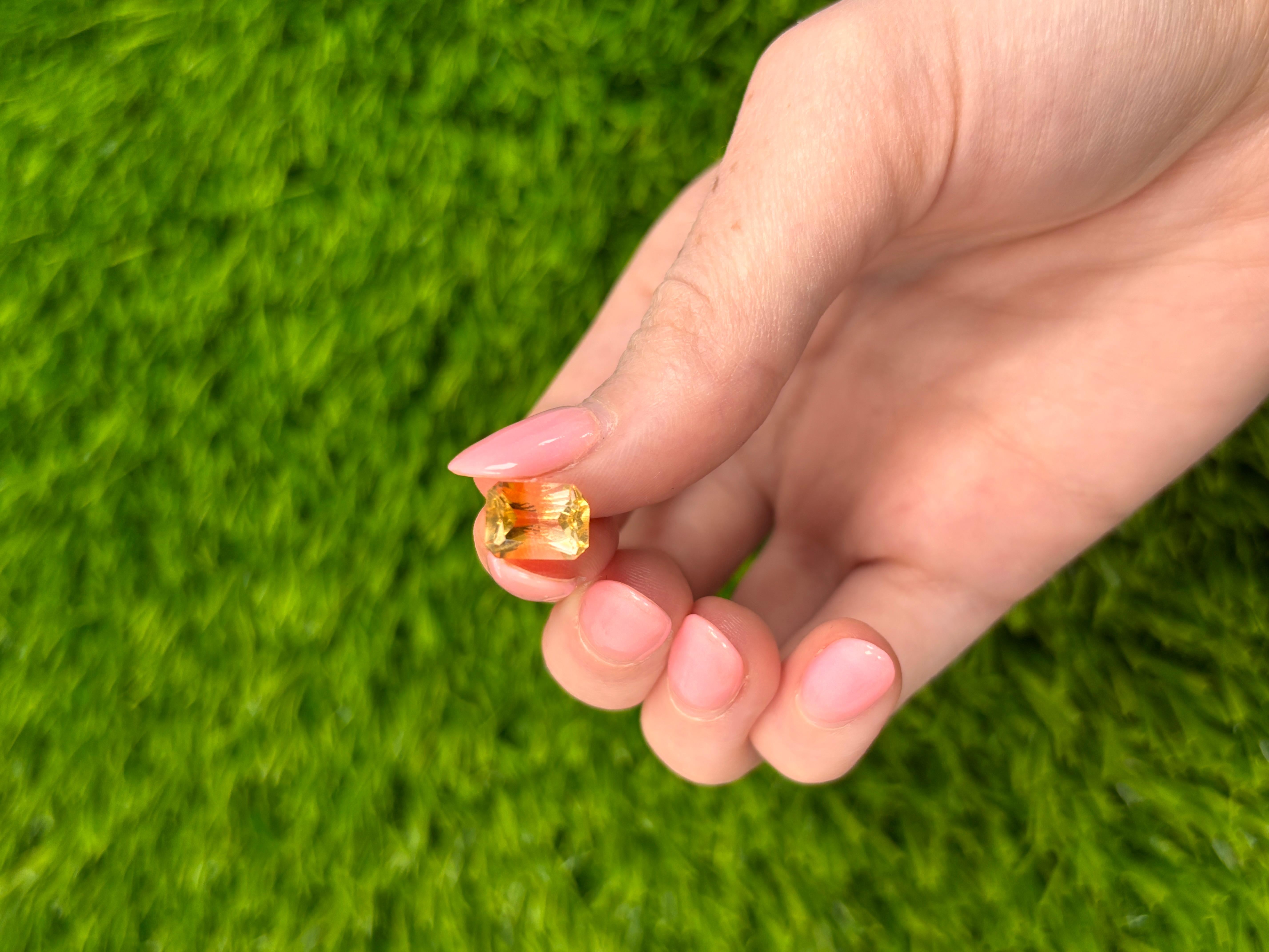 2,68 Karat Smaragd-Schliff Natürlicher goldgelber bis honigfarbener zweifarbiger Citrin Lose Edelstein (Smaragdschliff) im Angebot