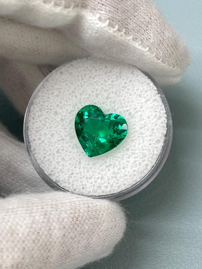 Smeraldo colombiano taglio cuore da 2.68 carati  Gemma AAA+ Greene & Greene & Greene 10x10.5 In condizioni Nuovo in vendita a Jupiter, FL