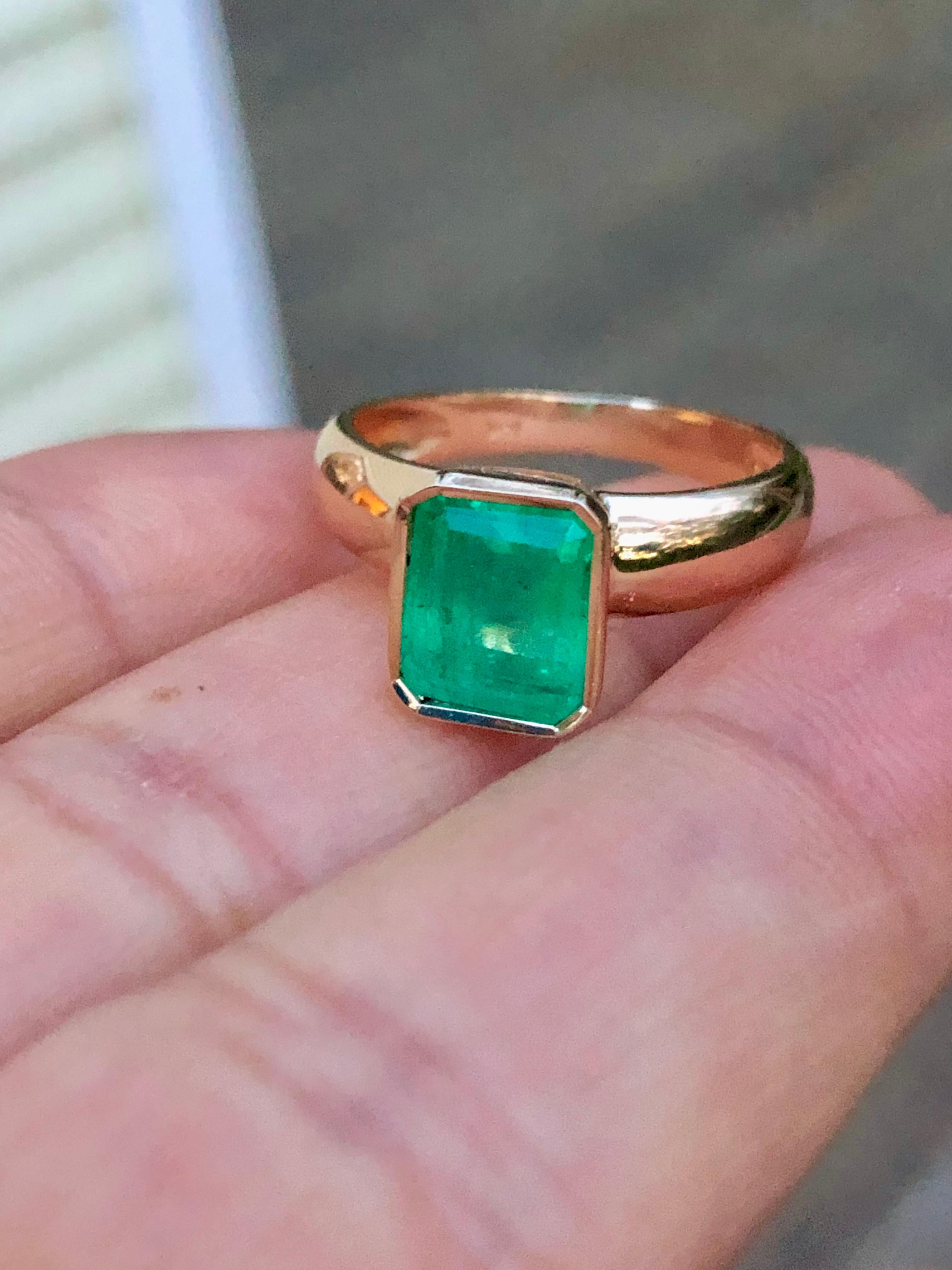 Emeralds Maravellous 2.68 Carat Natural Colombian Emerald Solitaire Ring 18K For Sale 2